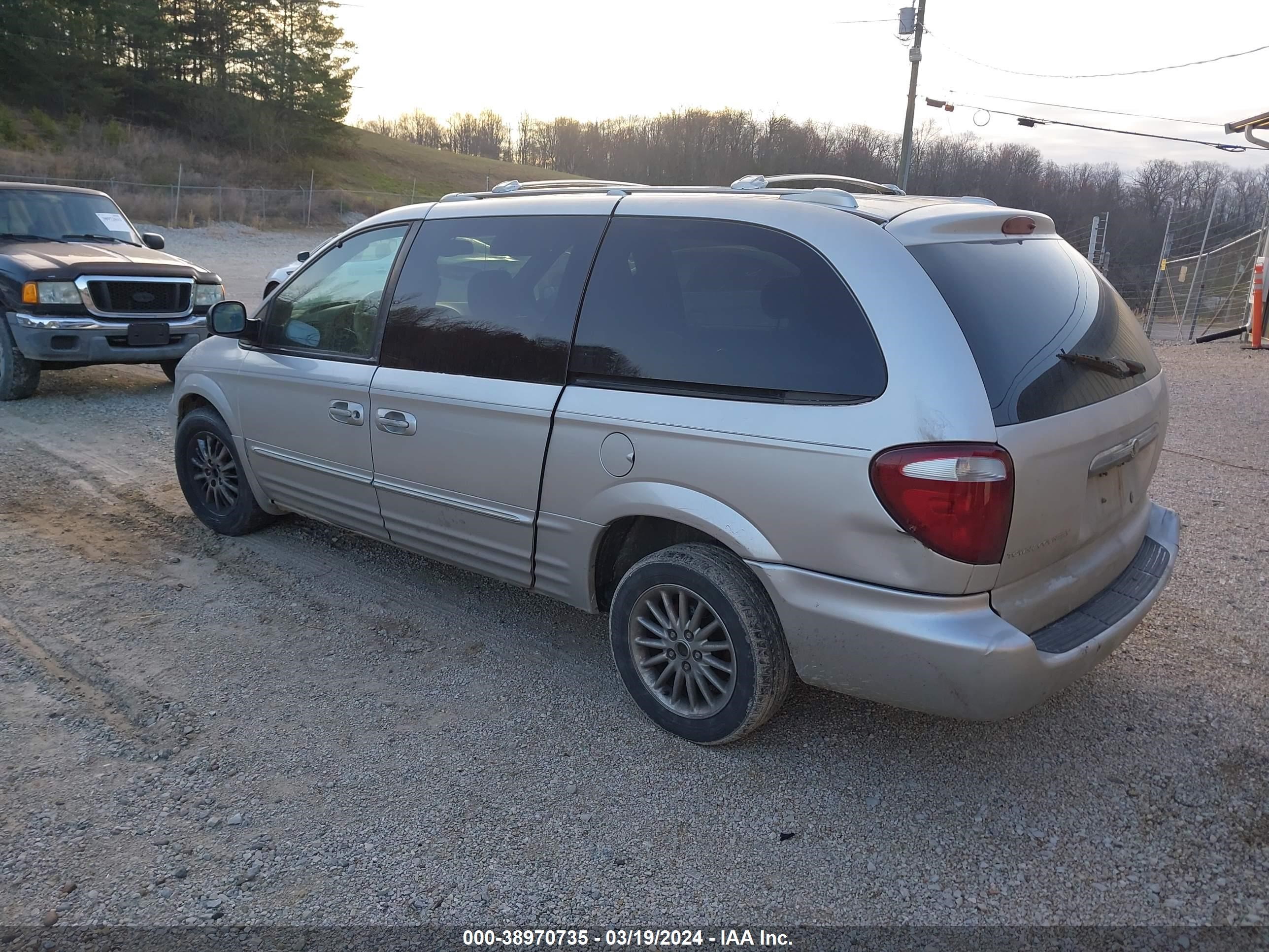 Photo 2 VIN: 2C8GP64L82R738718 - CHRYSLER TOWN & COUNTRY 