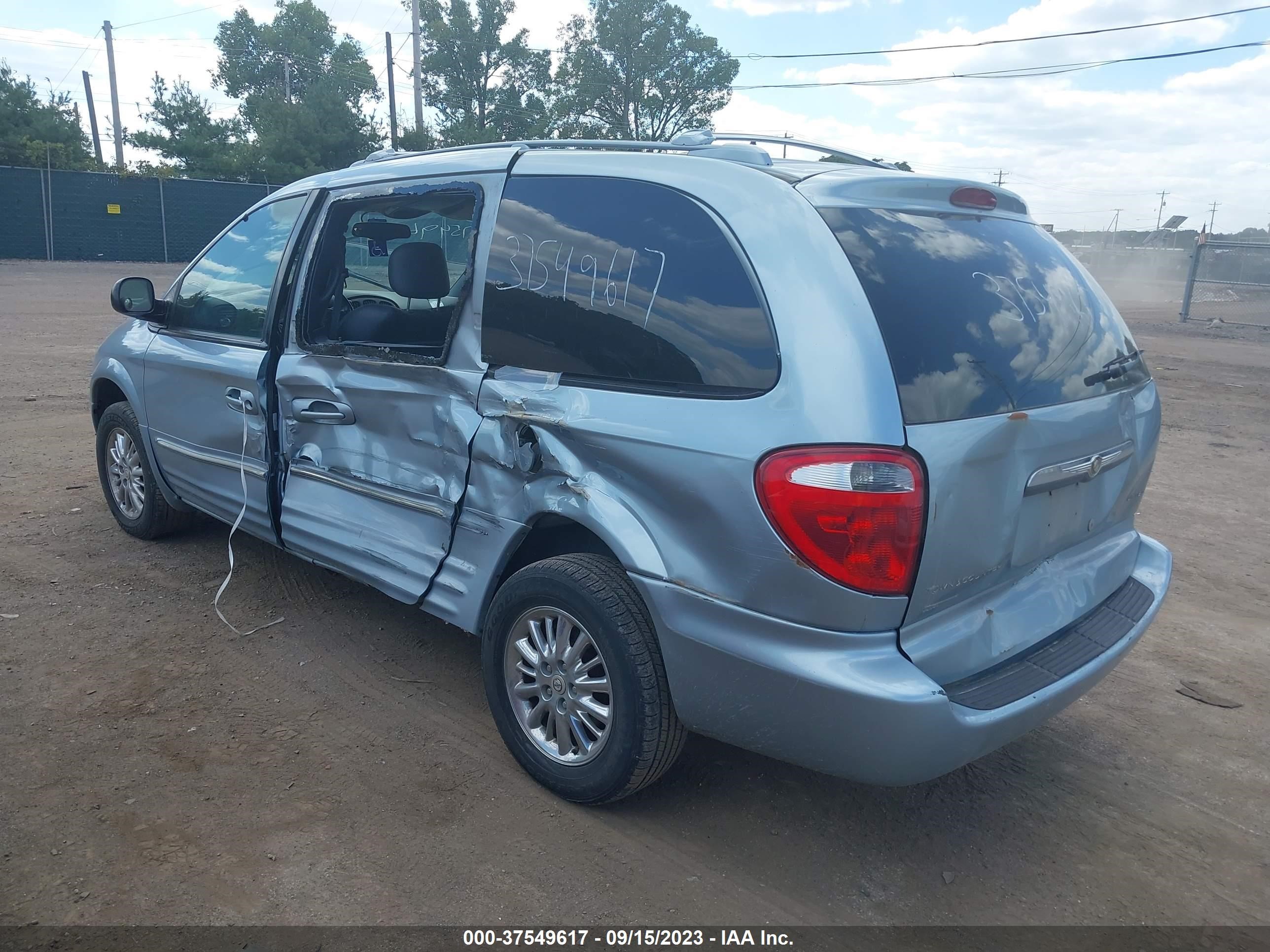 Photo 2 VIN: 2C8GP64L93R159660 - CHRYSLER TOWN & COUNTRY 