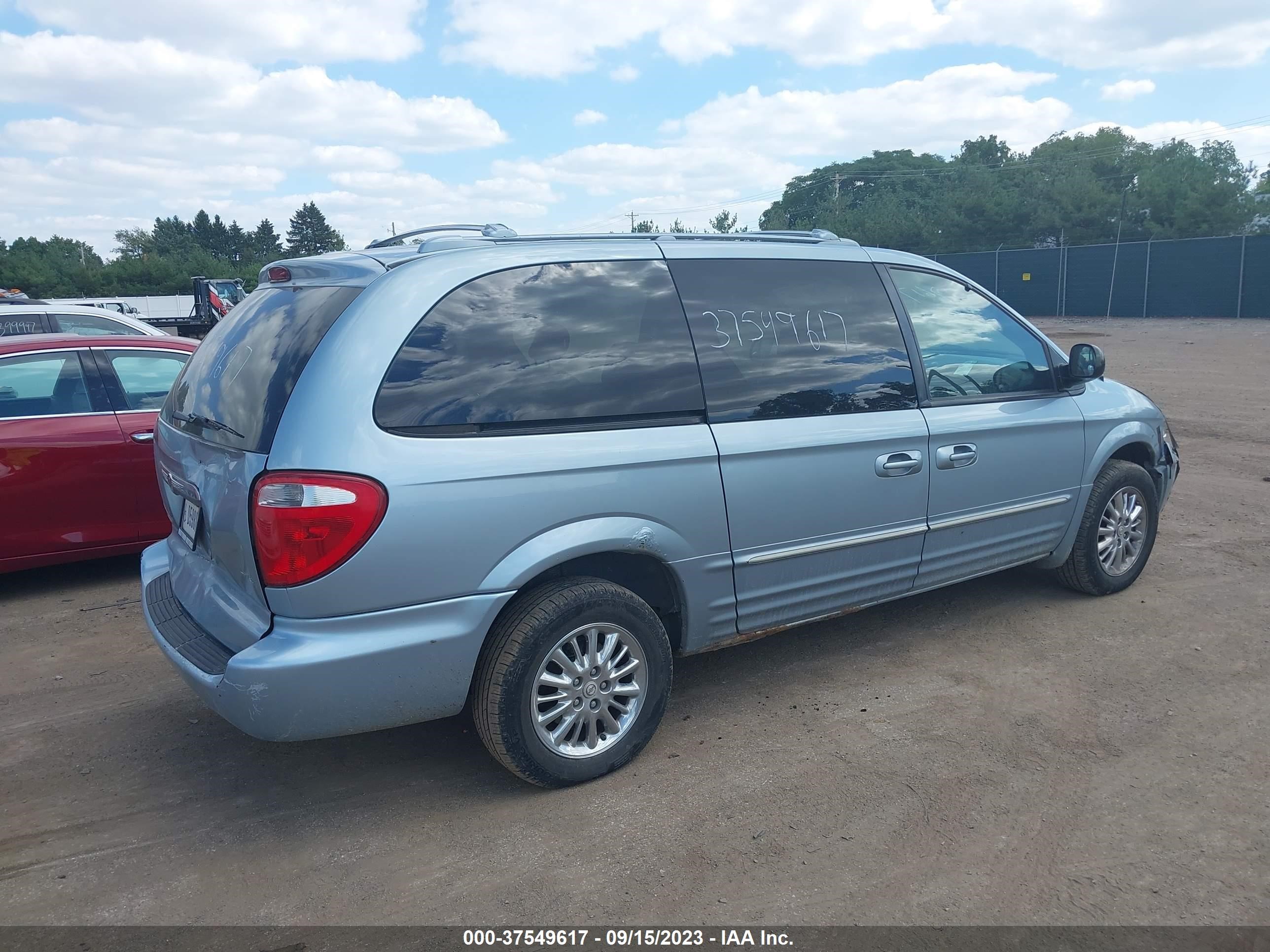 Photo 3 VIN: 2C8GP64L93R159660 - CHRYSLER TOWN & COUNTRY 