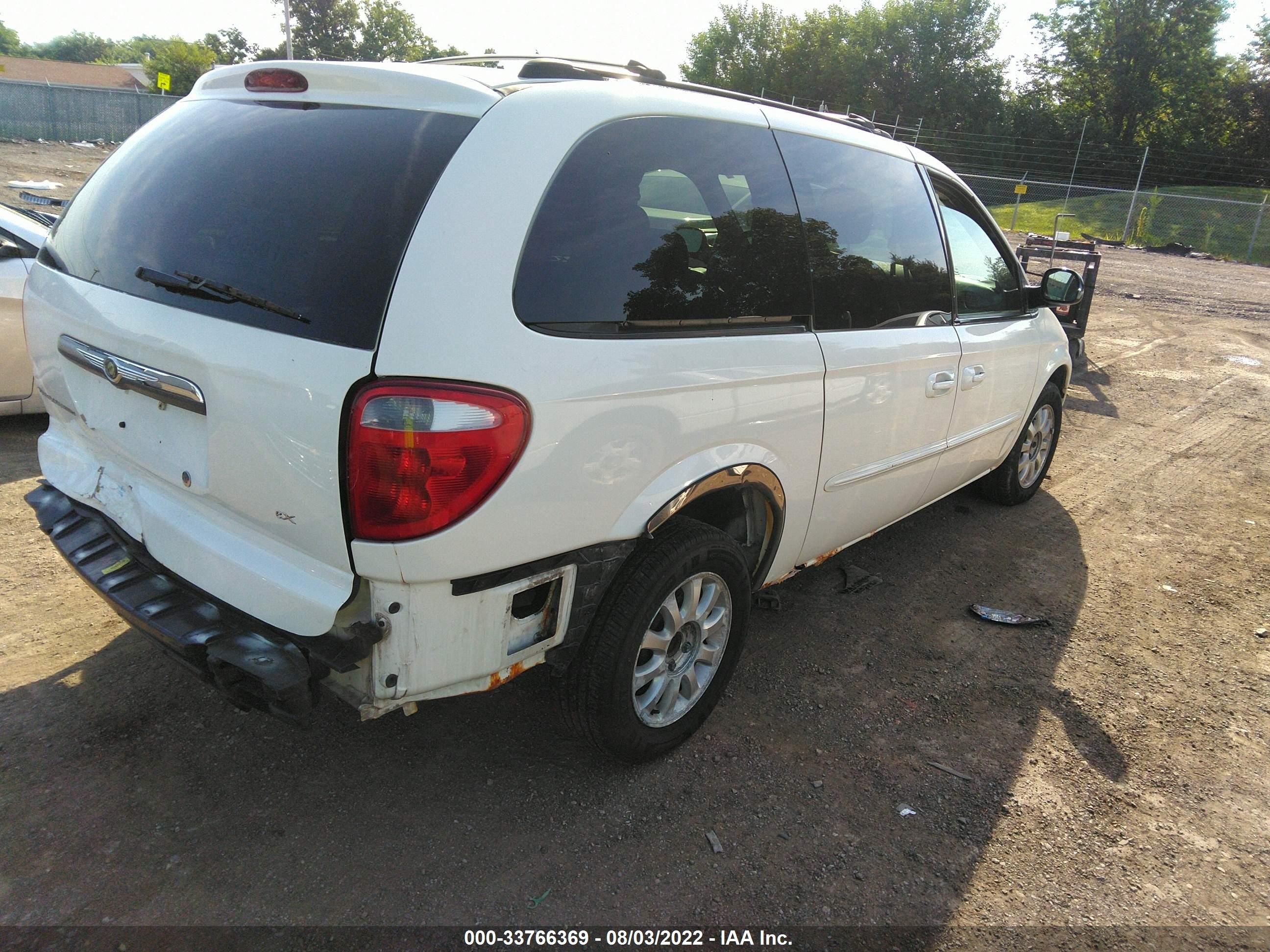 Photo 3 VIN: 2C8GP74L03R137293 - CHRYSLER TOWN & COUNTRY 