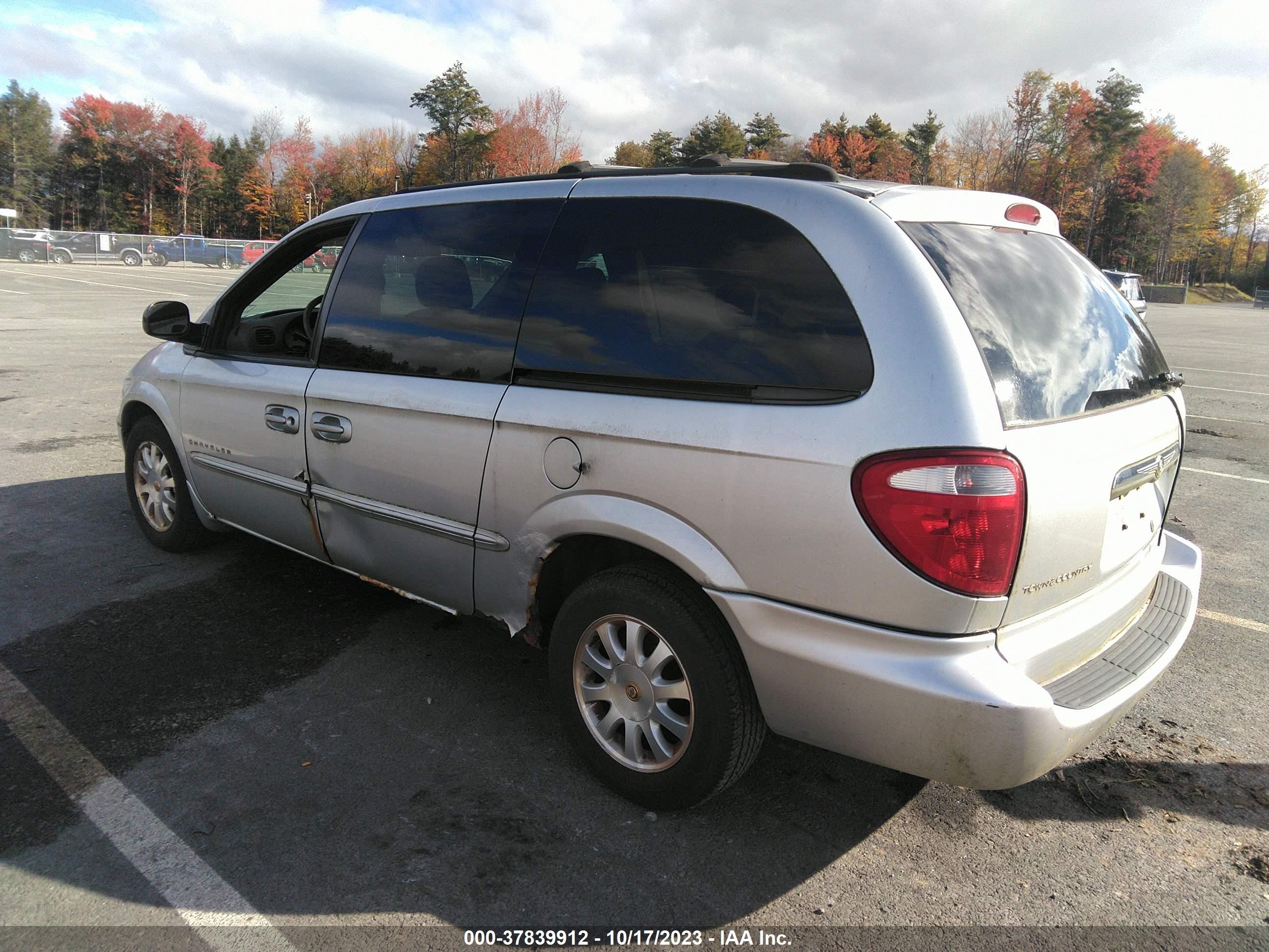 Photo 2 VIN: 2C8GP74L31R319809 - CHRYSLER TOWN & COUNTRY 