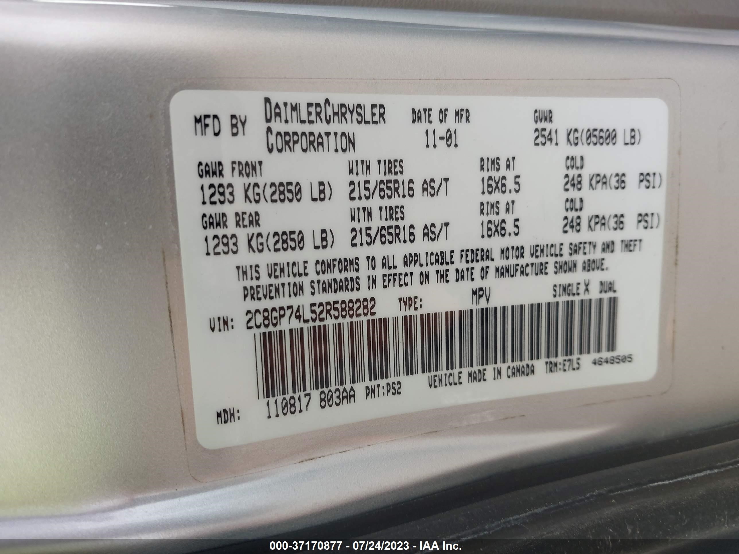 Photo 8 VIN: 2C8GP74L52R588282 - CHRYSLER TOWN & COUNTRY 