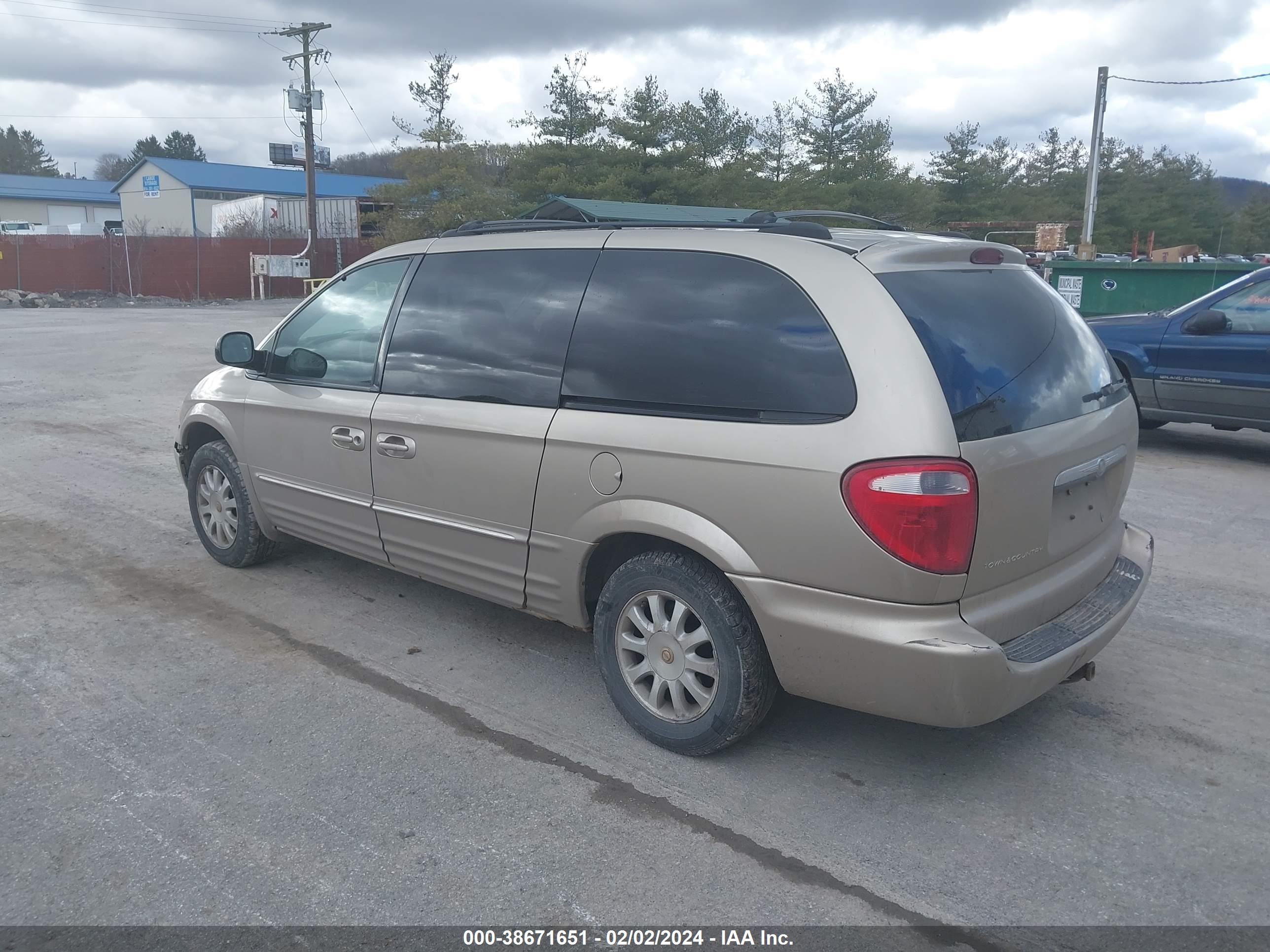 Photo 2 VIN: 2C8GT54L72R573993 - CHRYSLER TOWN & COUNTRY 