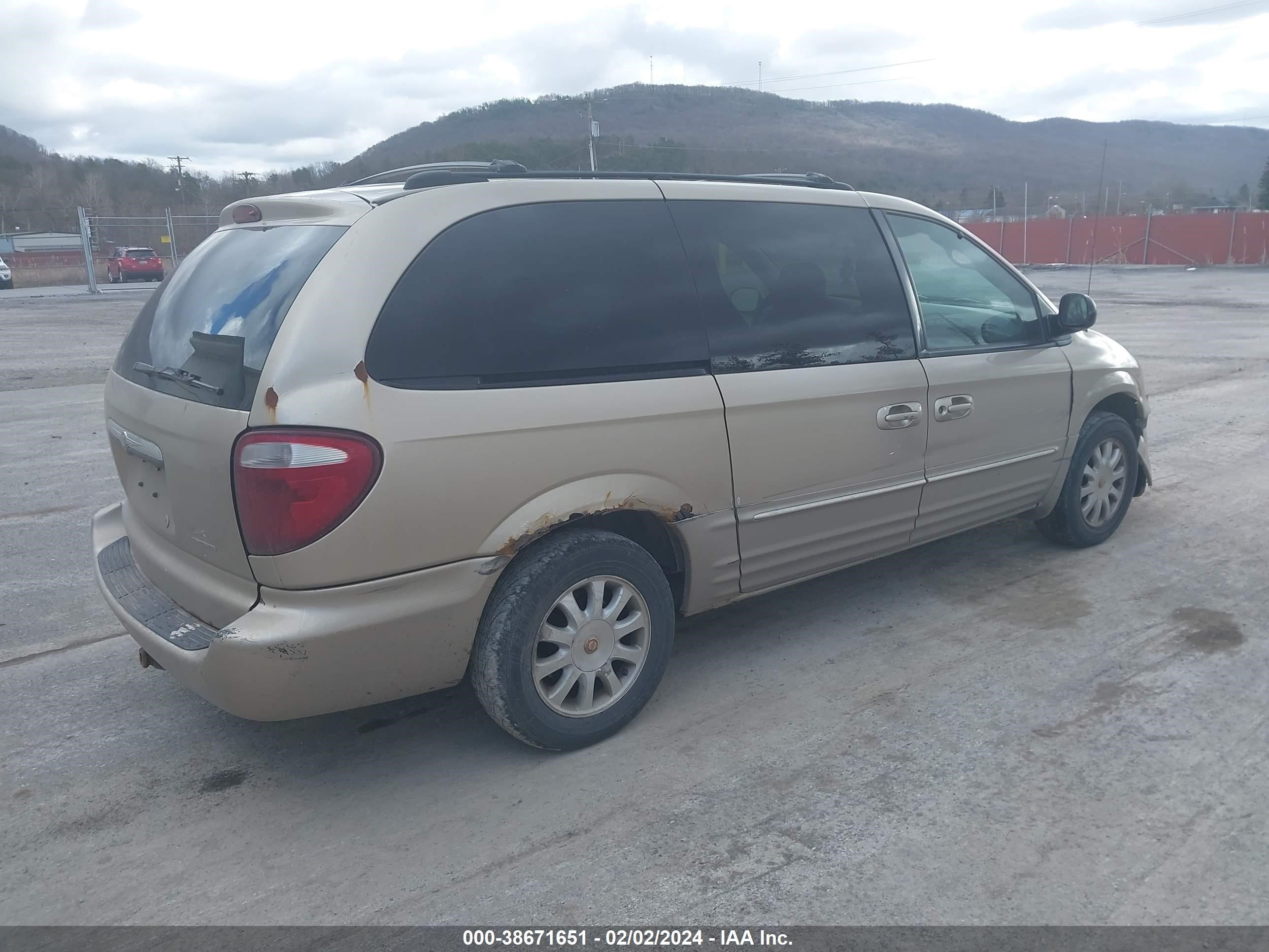 Photo 3 VIN: 2C8GT54L72R573993 - CHRYSLER TOWN & COUNTRY 