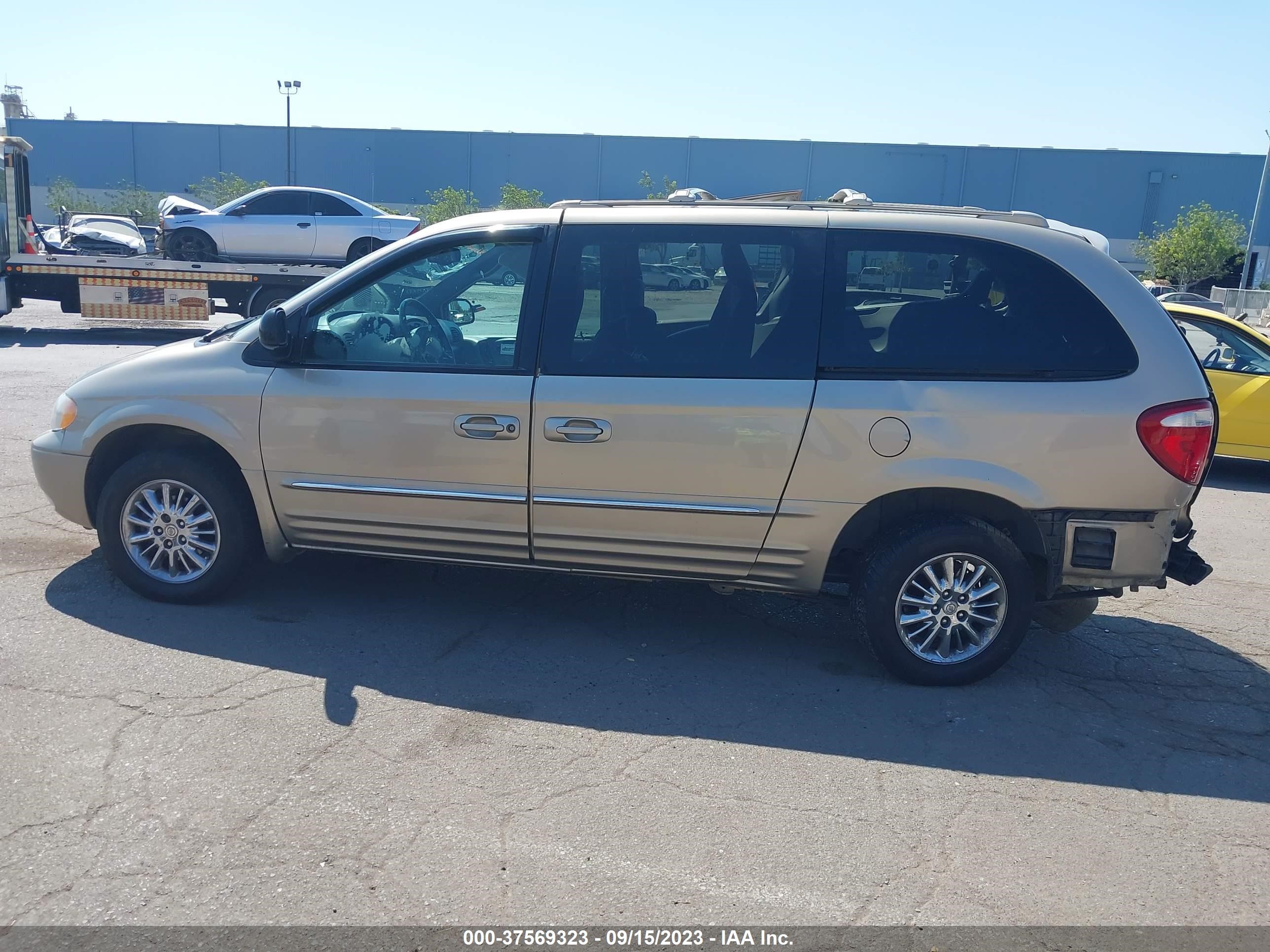 Photo 13 VIN: 2C8GT64L53R268256 - CHRYSLER TOWN & COUNTRY 