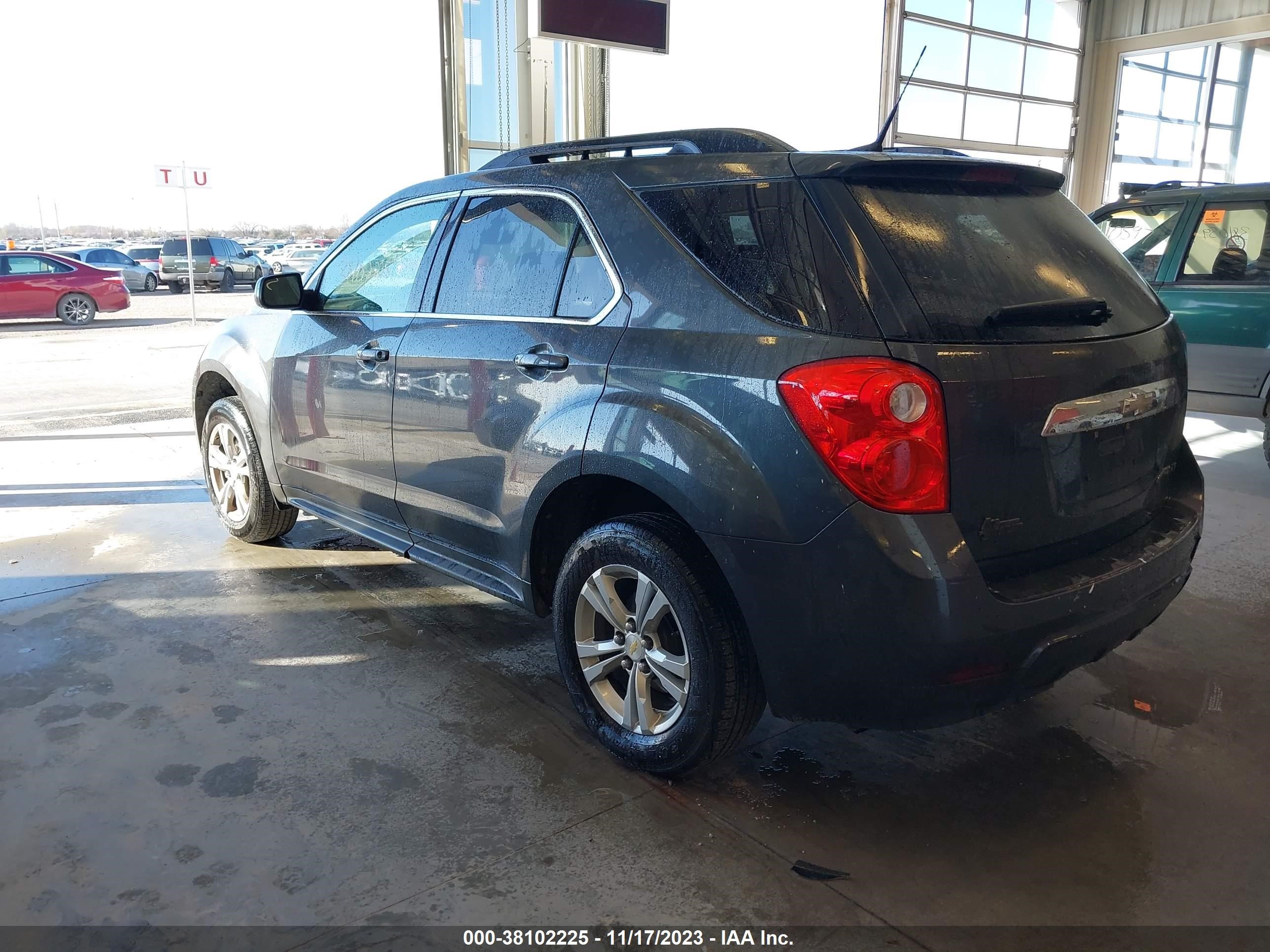 Photo 2 VIN: 2CNALDECXB6213372 - CHEVROLET EQUINOX 