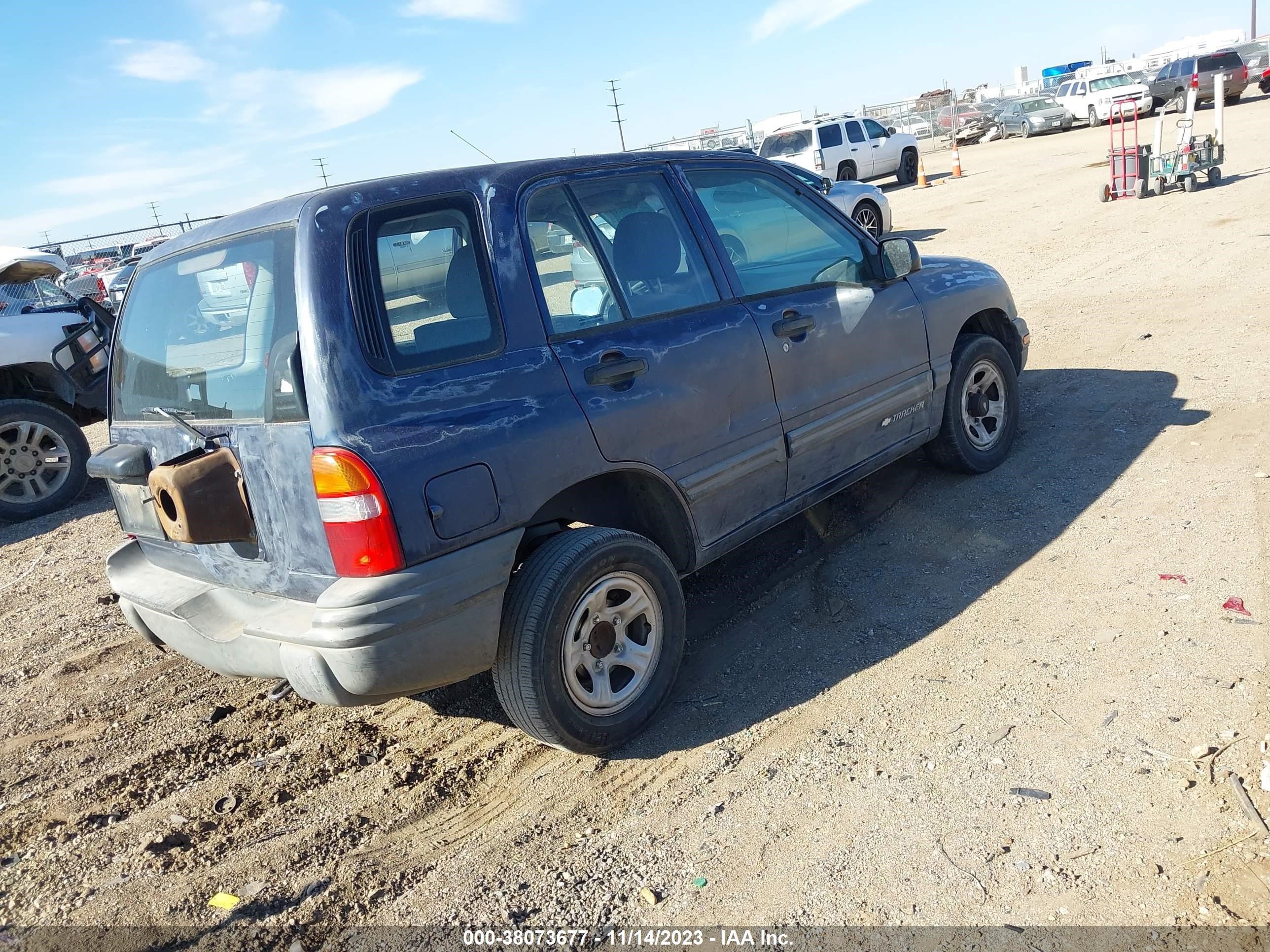 Photo 3 VIN: 2CNBE13C3Y6936019 - CHEVROLET TRACKER 