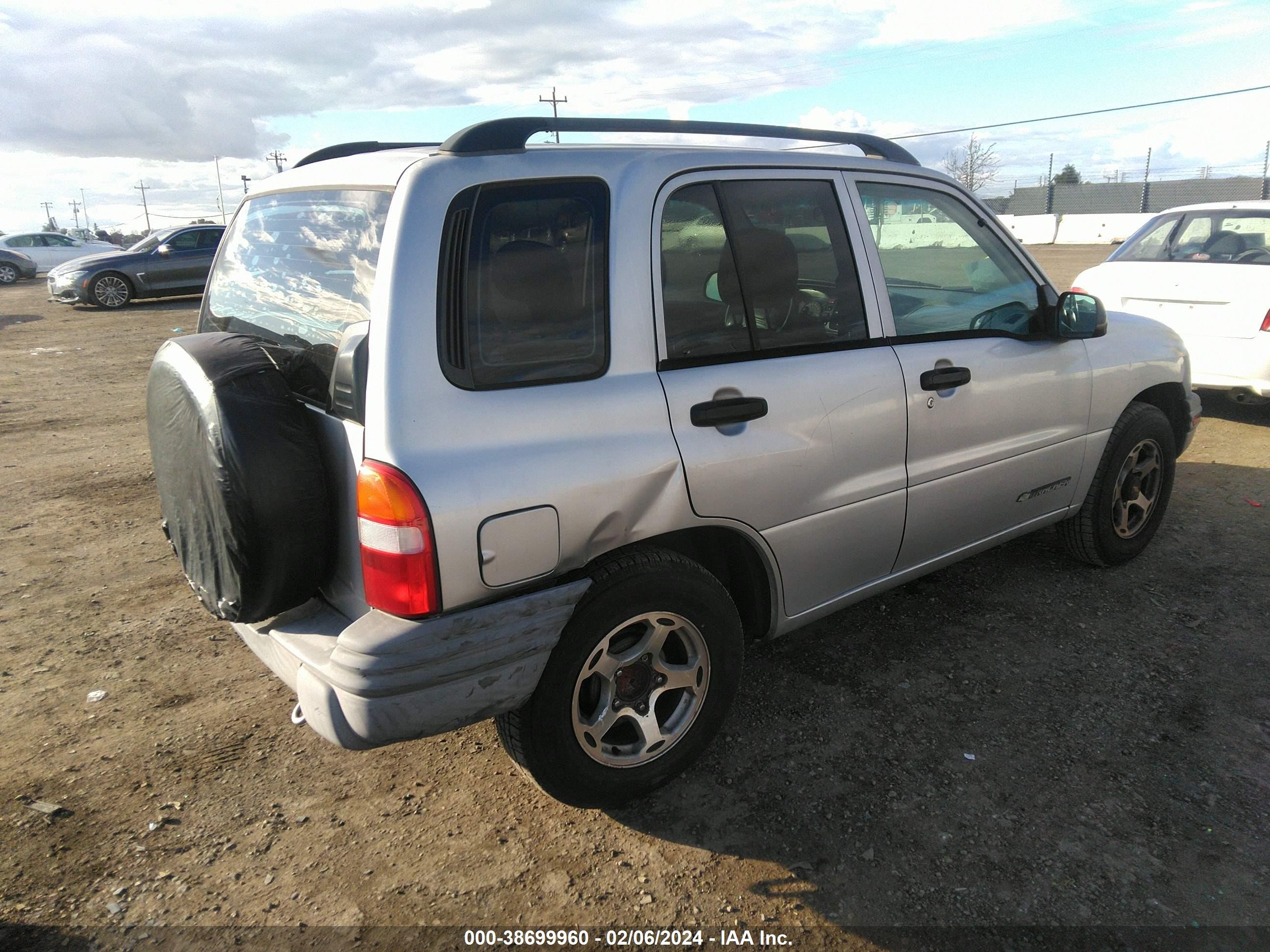 Photo 3 VIN: 2CNBE13CX16954328 - CHEVROLET TRACKER 