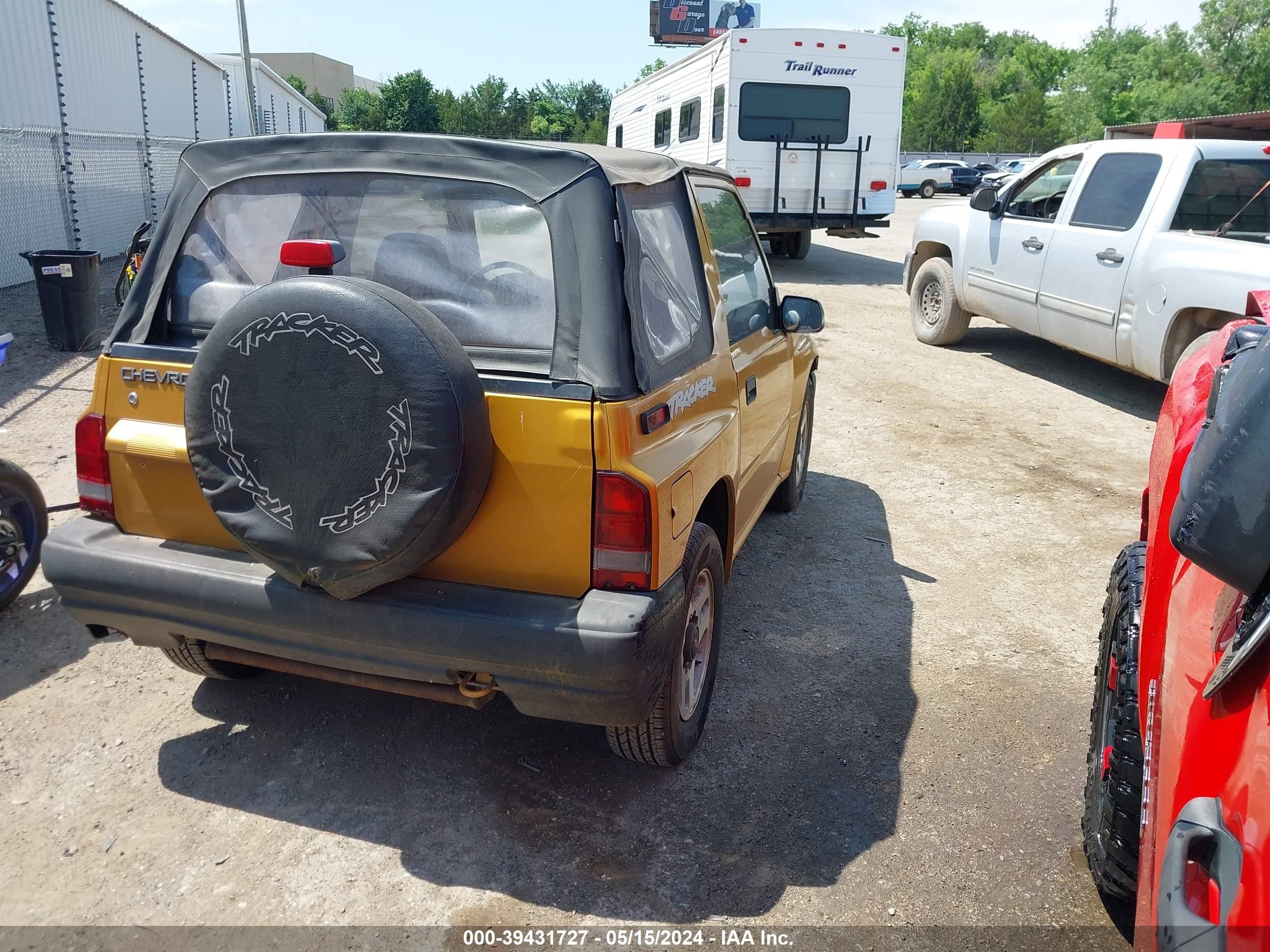 Photo 3 VIN: 2CNBE1863W6903005 - CHEVROLET TRACKER 