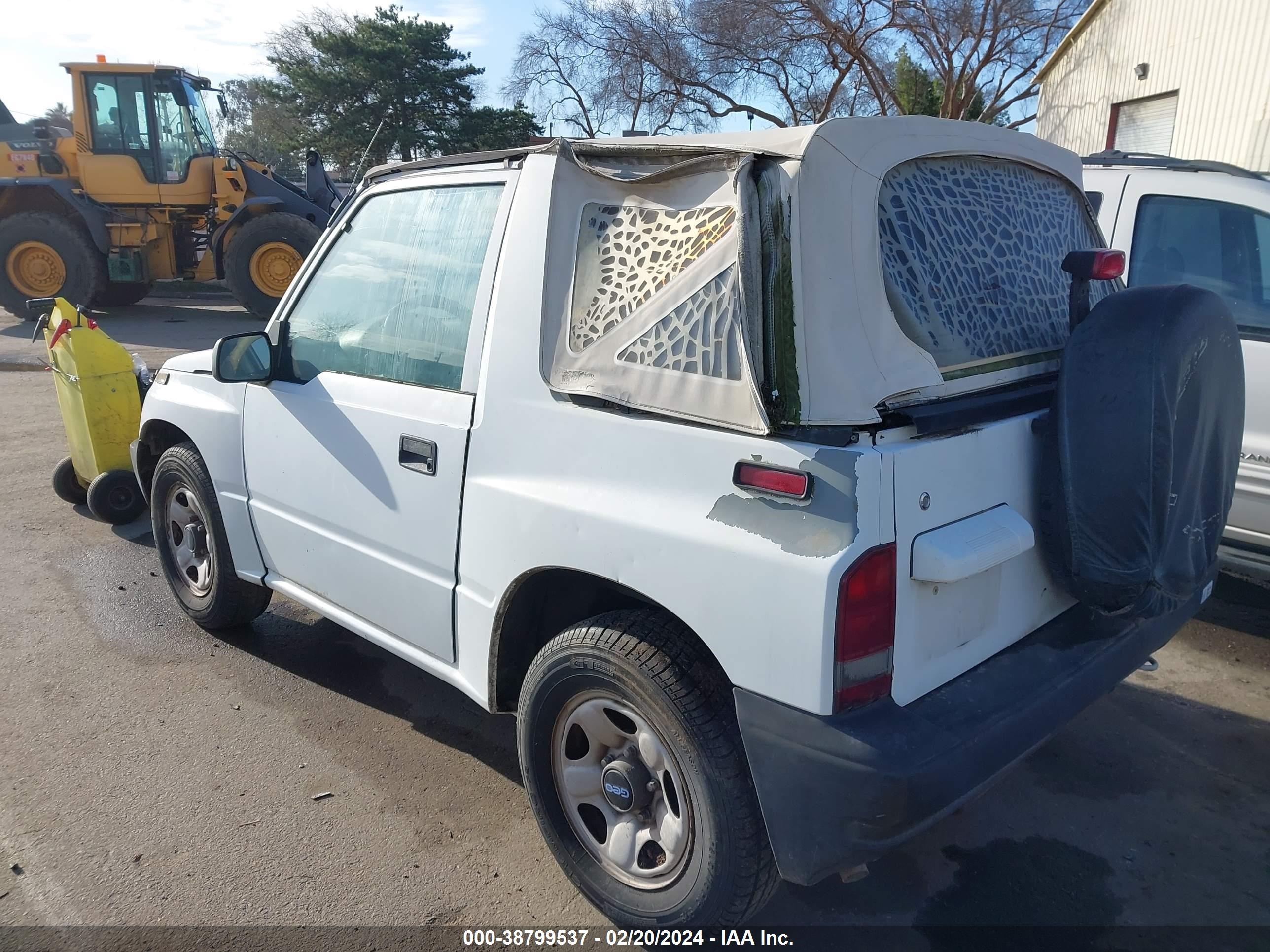 Photo 2 VIN: 2CNBE1864T6922433 - GEO TRACKER 