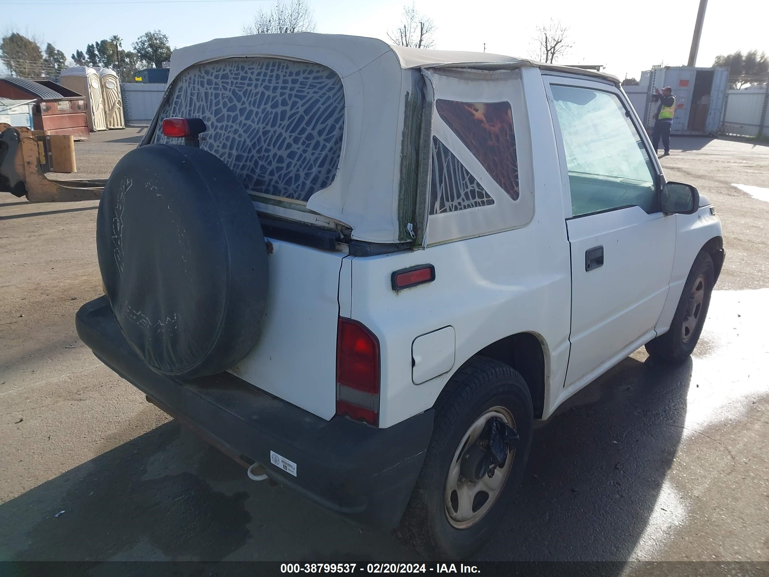 Photo 3 VIN: 2CNBE1864T6922433 - GEO TRACKER 