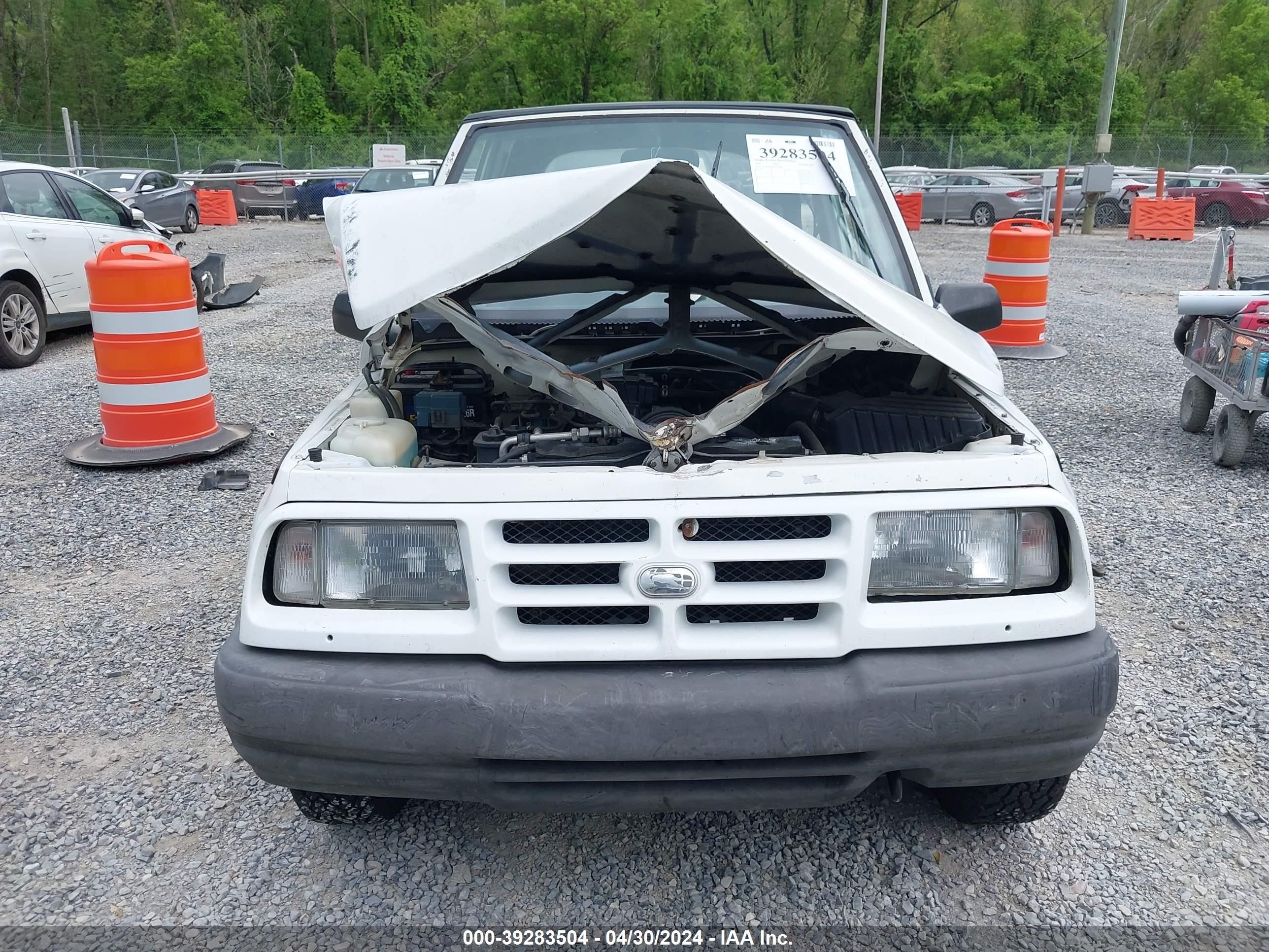 Photo 11 VIN: 2CNBE1864V6918689 - GEO TRACKER 