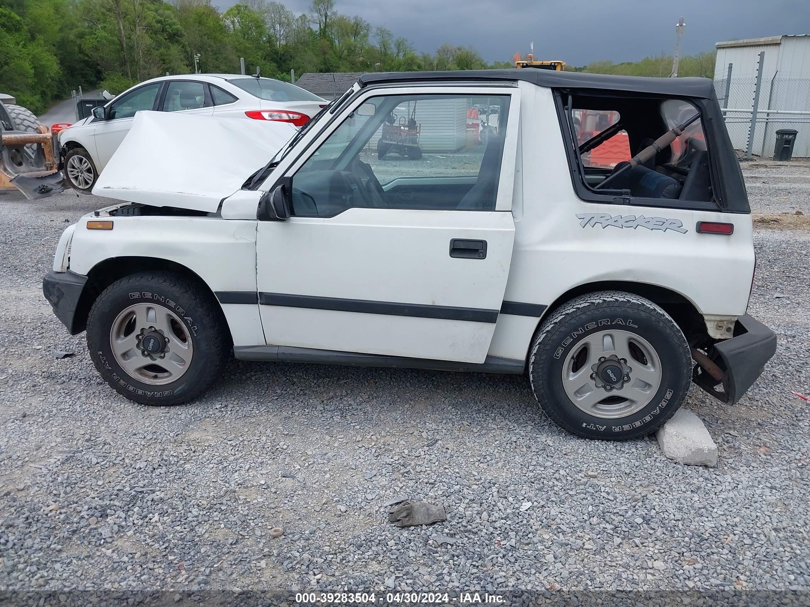 Photo 13 VIN: 2CNBE1864V6918689 - GEO TRACKER 