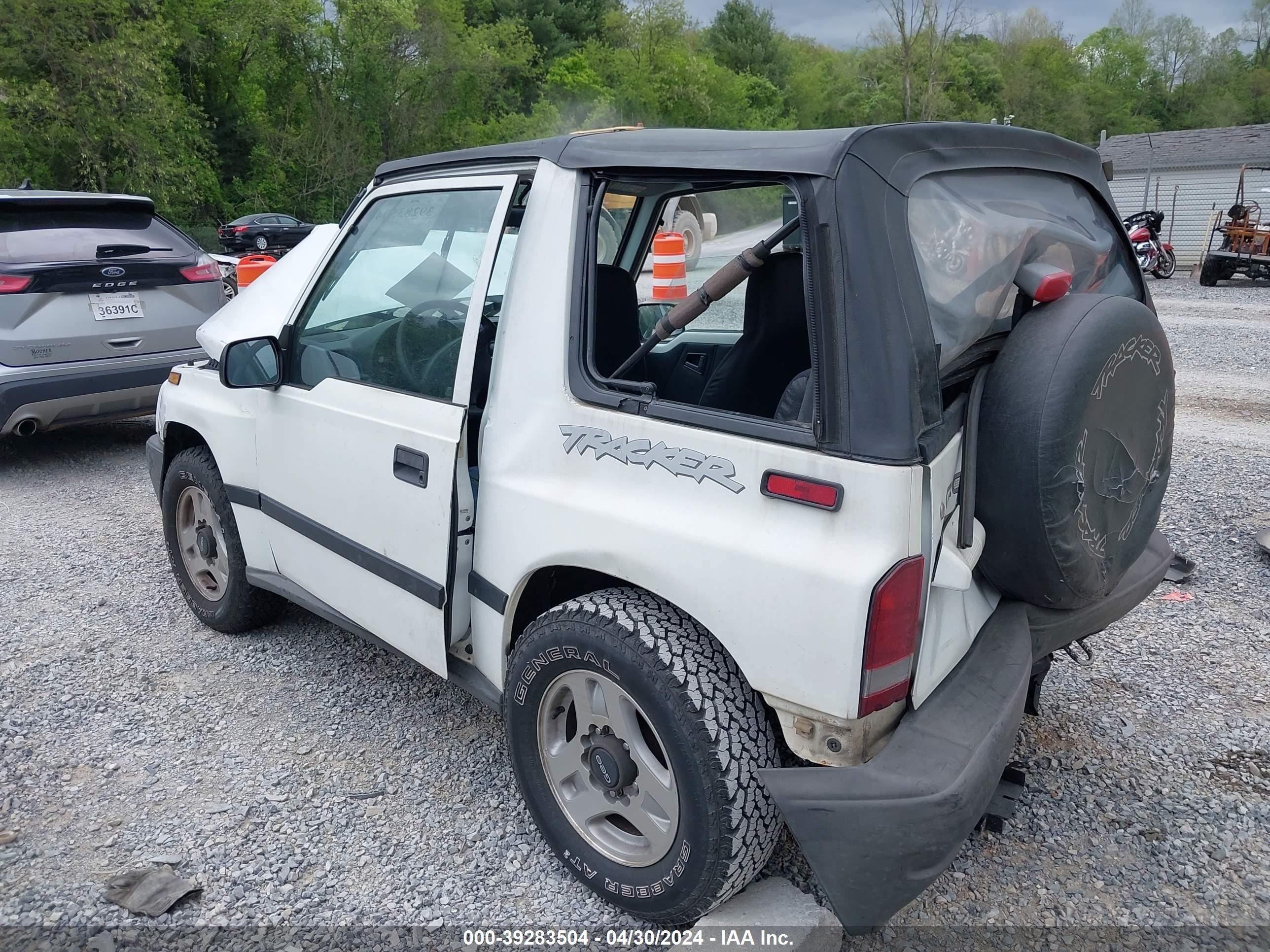 Photo 2 VIN: 2CNBE1864V6918689 - GEO TRACKER 