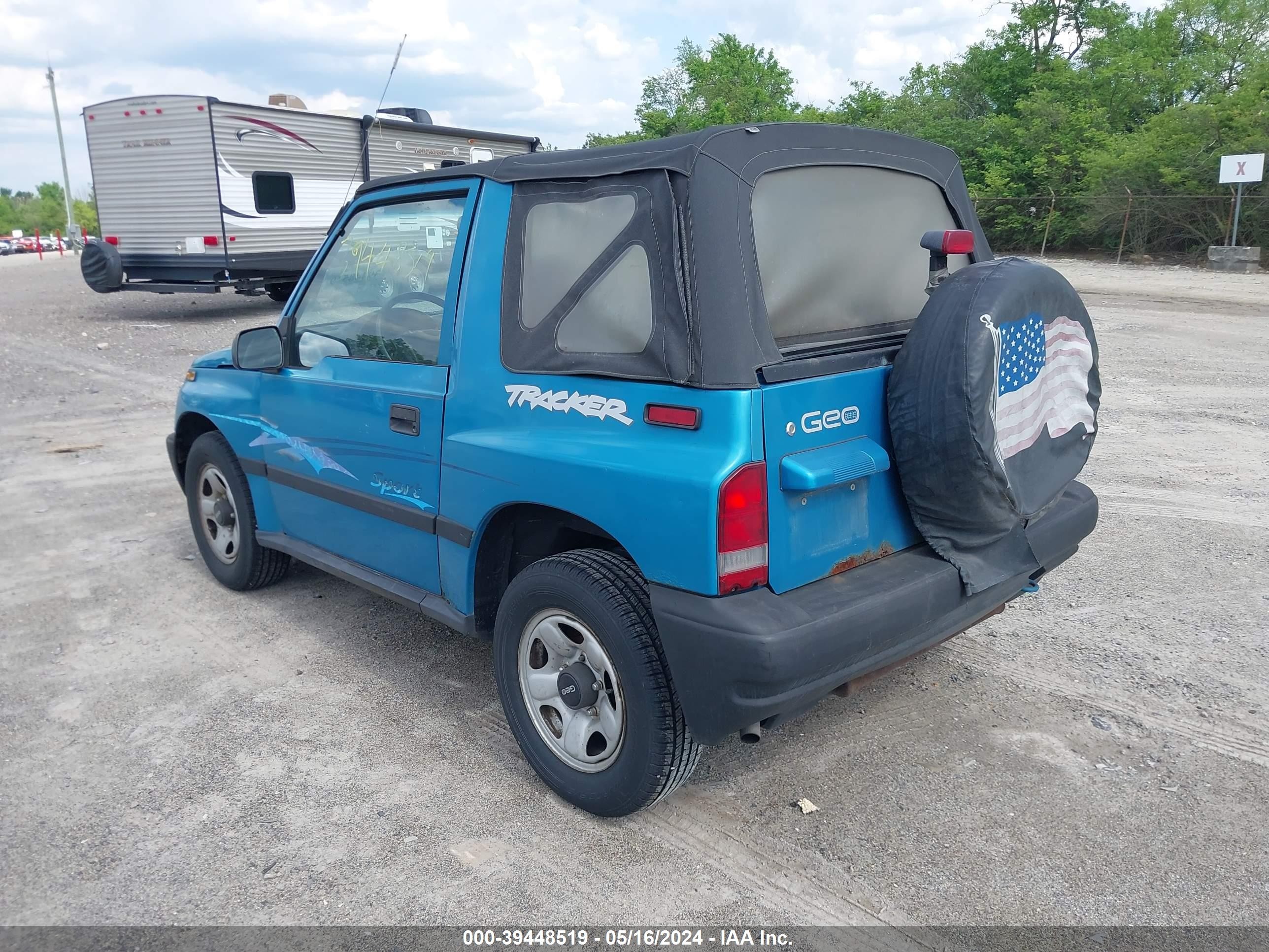 Photo 2 VIN: 2CNBE1866V6901909 - GEO TRACKER 