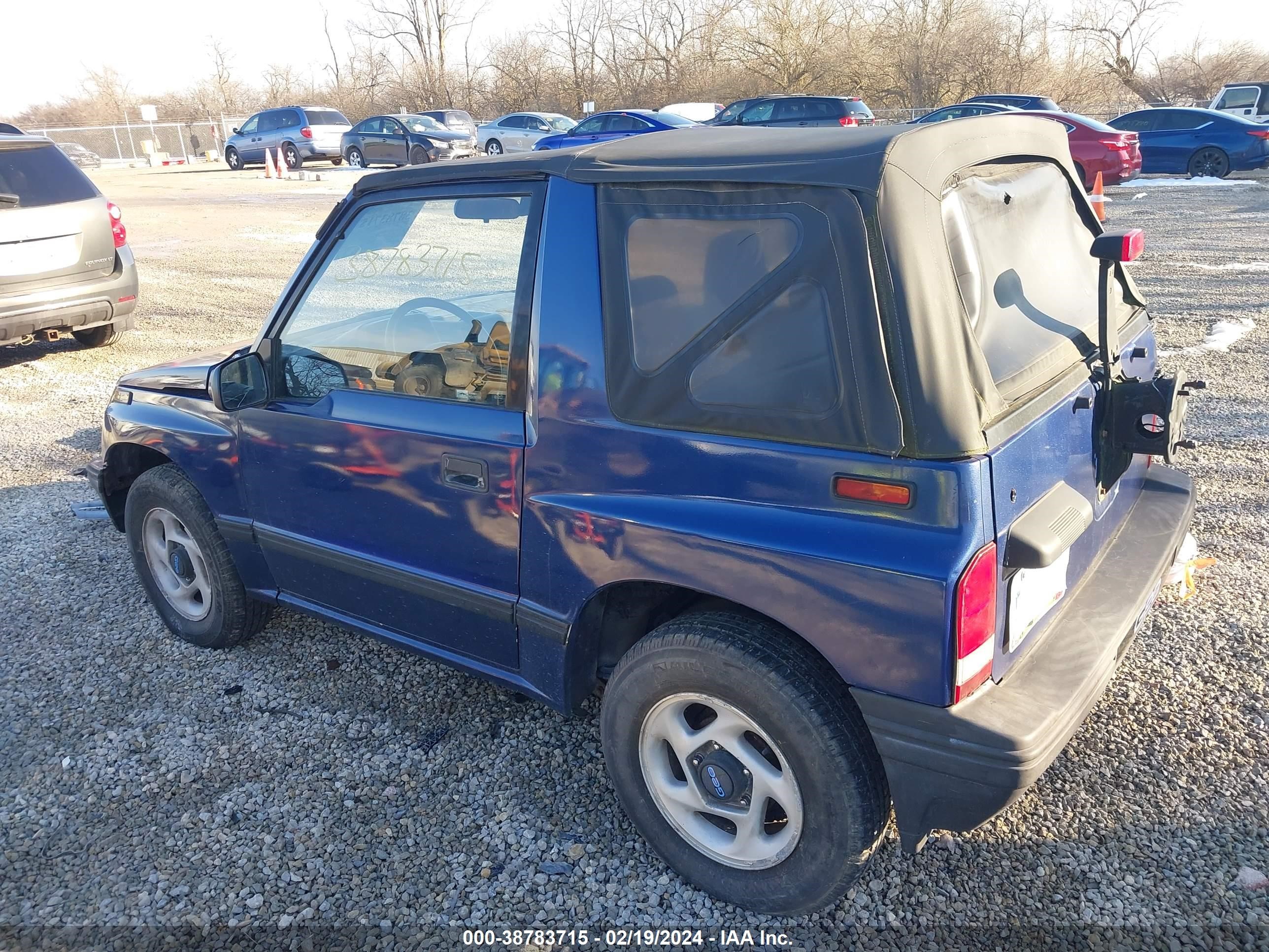 Photo 2 VIN: 2CNBE186XS6919762 - GEO TRACKER 