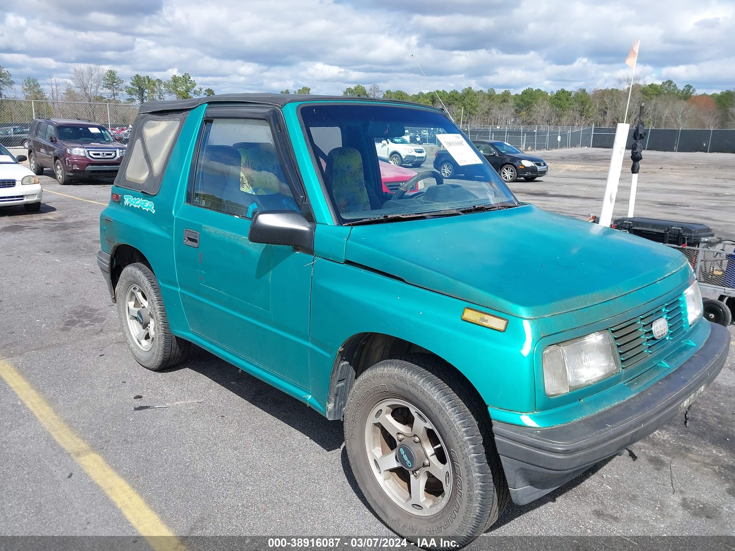 Photo 0 VIN: 2CNBE18U8S6911321 - GEO TRACKER 