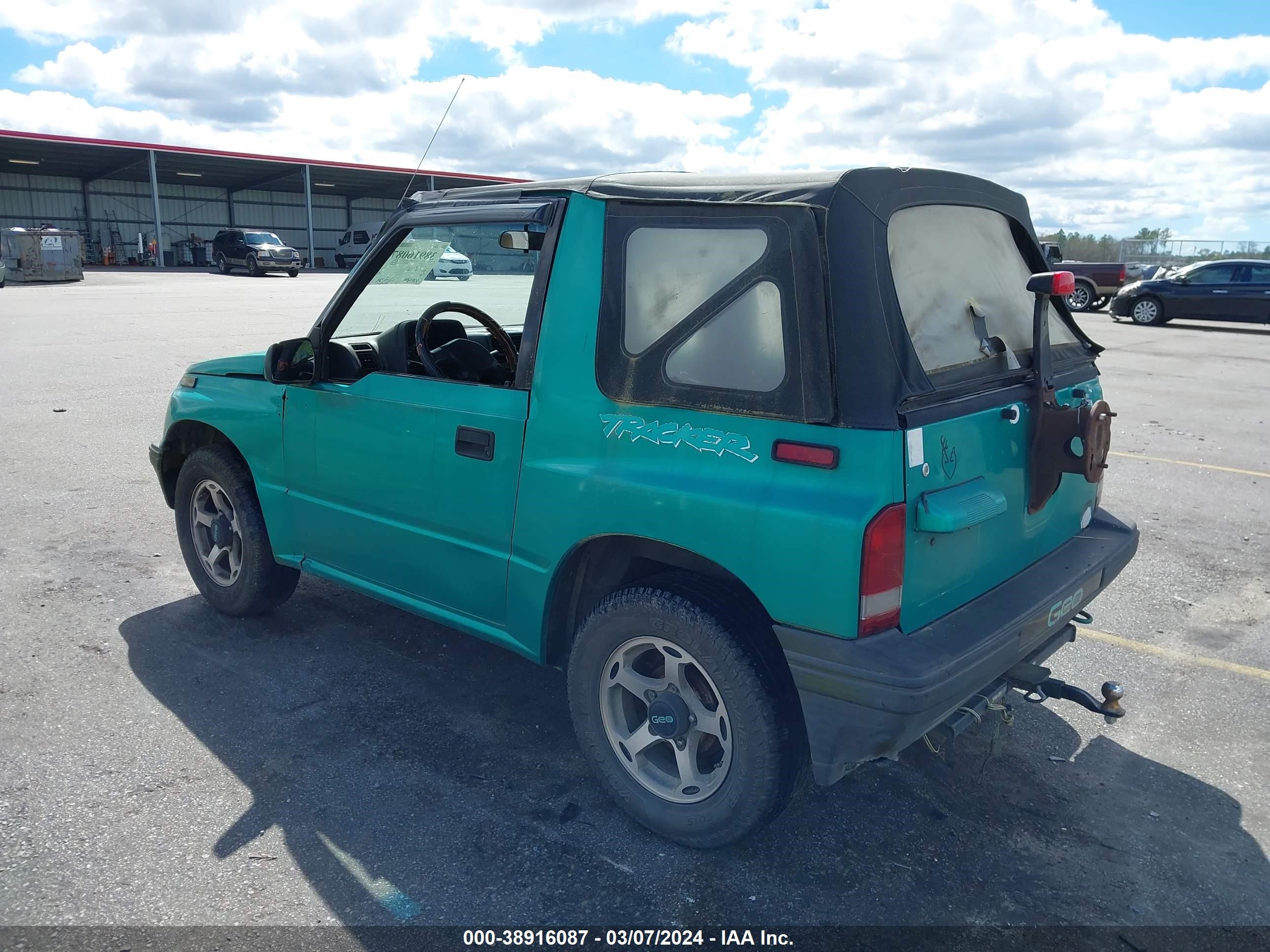 Photo 2 VIN: 2CNBE18U8S6911321 - GEO TRACKER 