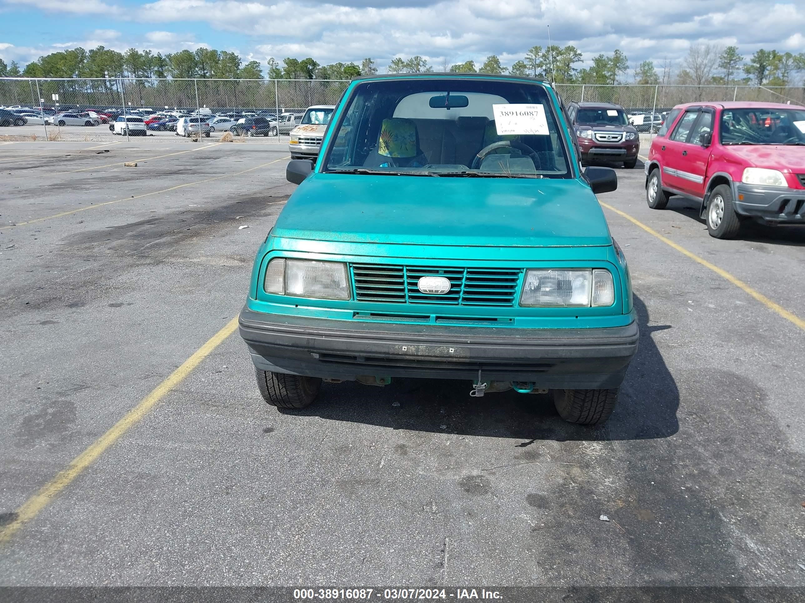 Photo 5 VIN: 2CNBE18U8S6911321 - GEO TRACKER 