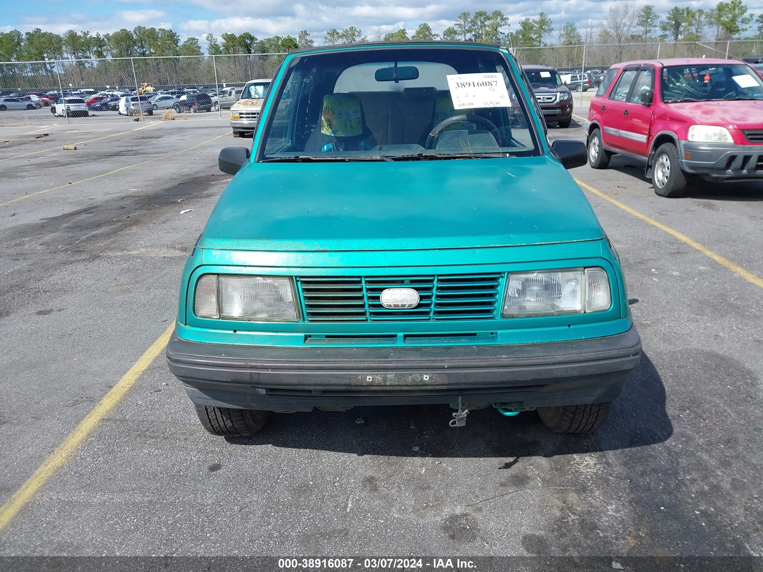 Photo 9 VIN: 2CNBE18U8S6911321 - GEO TRACKER 