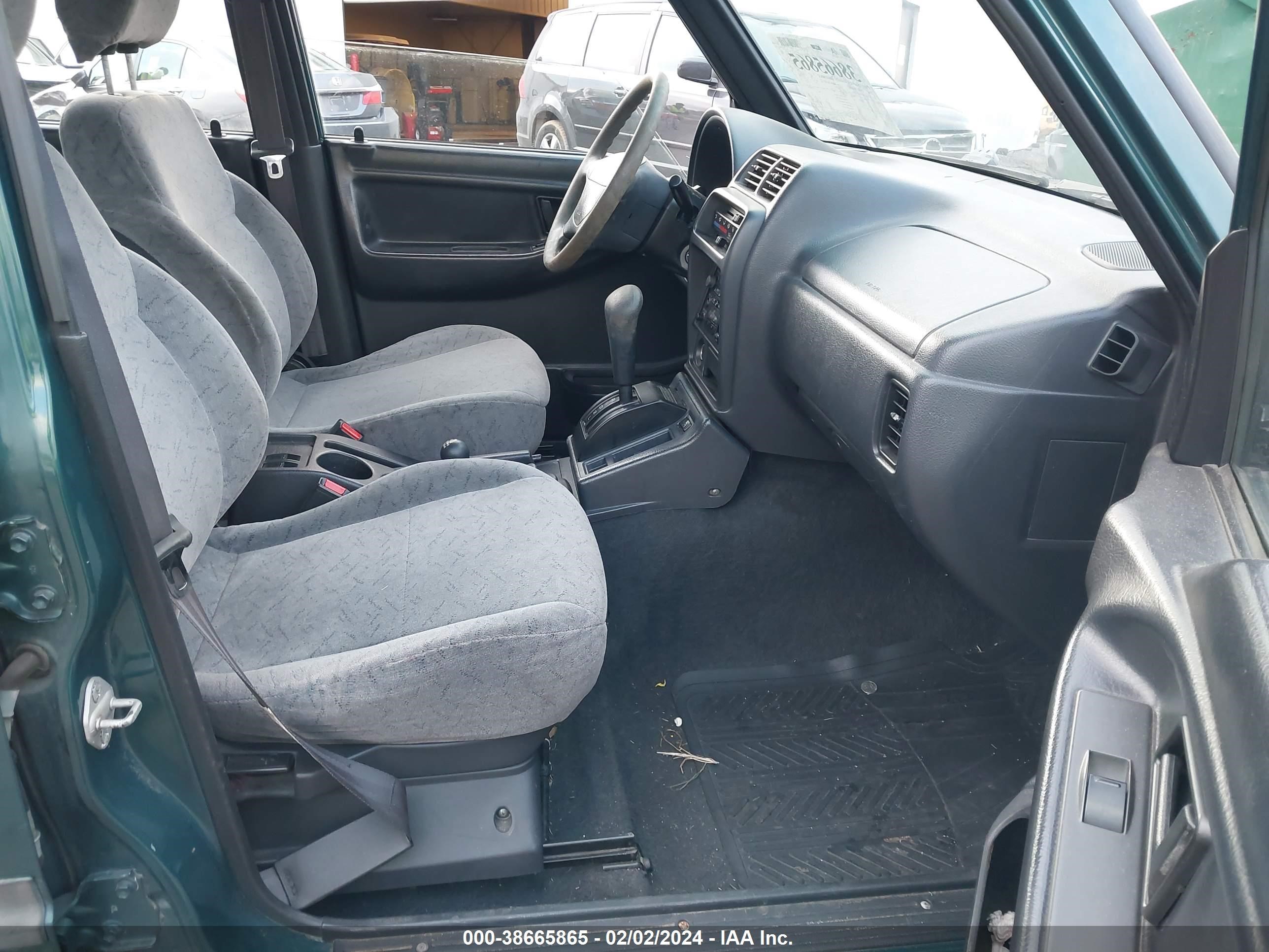 Photo 4 VIN: 2CNBJ1362W6917481 - CHEVROLET TRACKER 