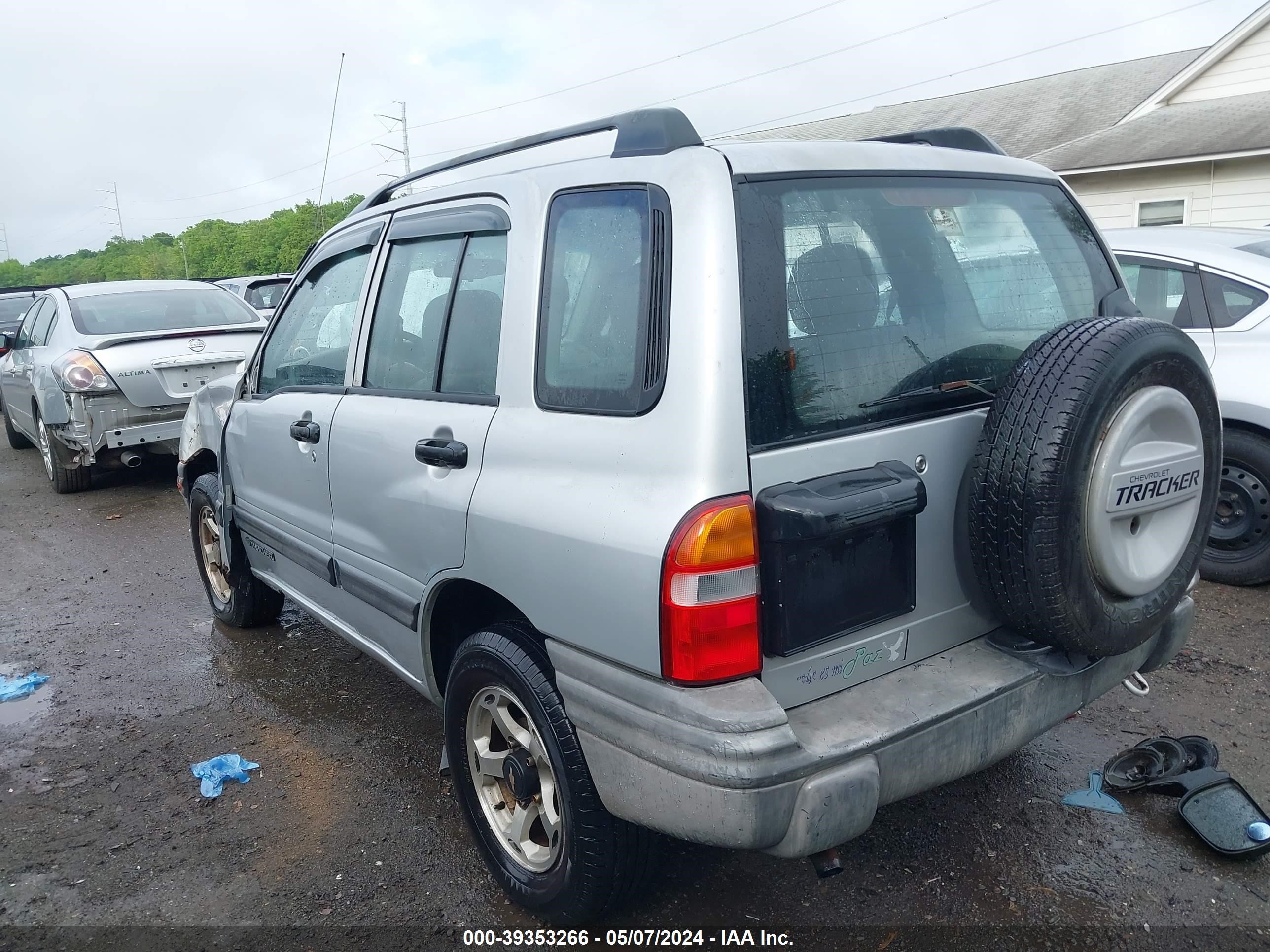 Photo 2 VIN: 2CNBJ13C1Y6945846 - CHEVROLET TRACKER 