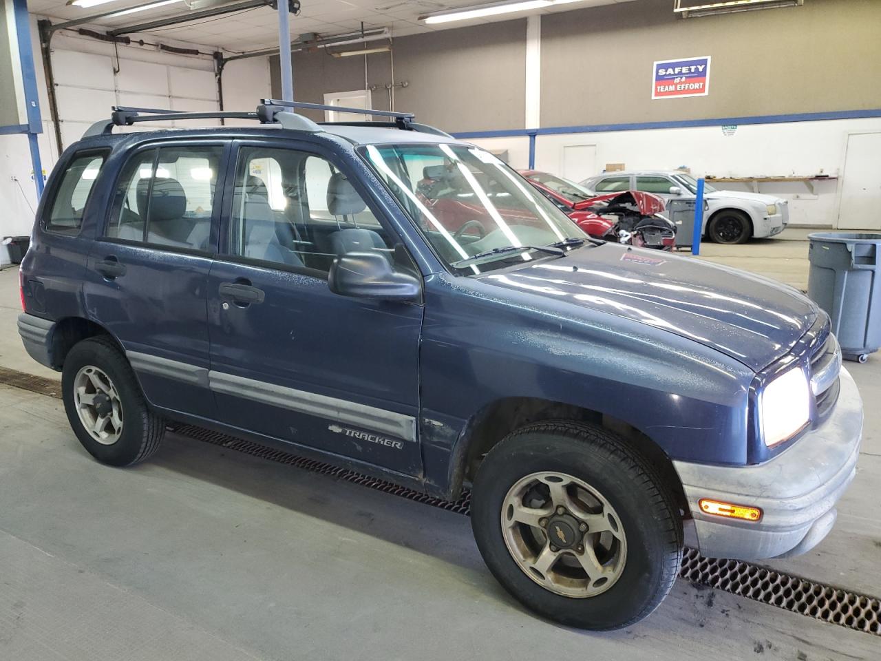 Photo 3 VIN: 2CNBJ13C3Y6921905 - CHEVROLET TRACKER 