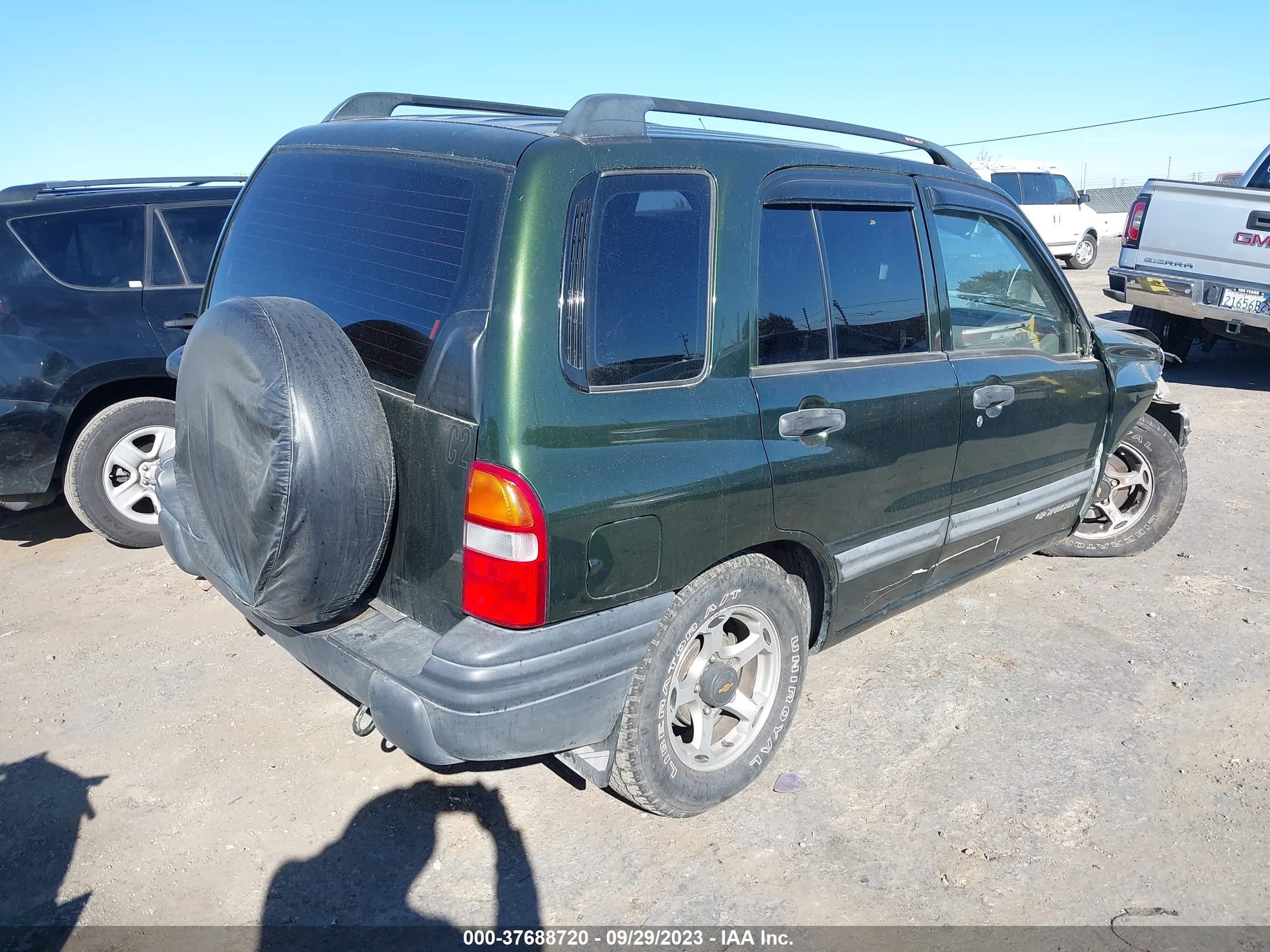 Photo 3 VIN: 2CNBJ13C4Y6956209 - CHEVROLET TRACKER 