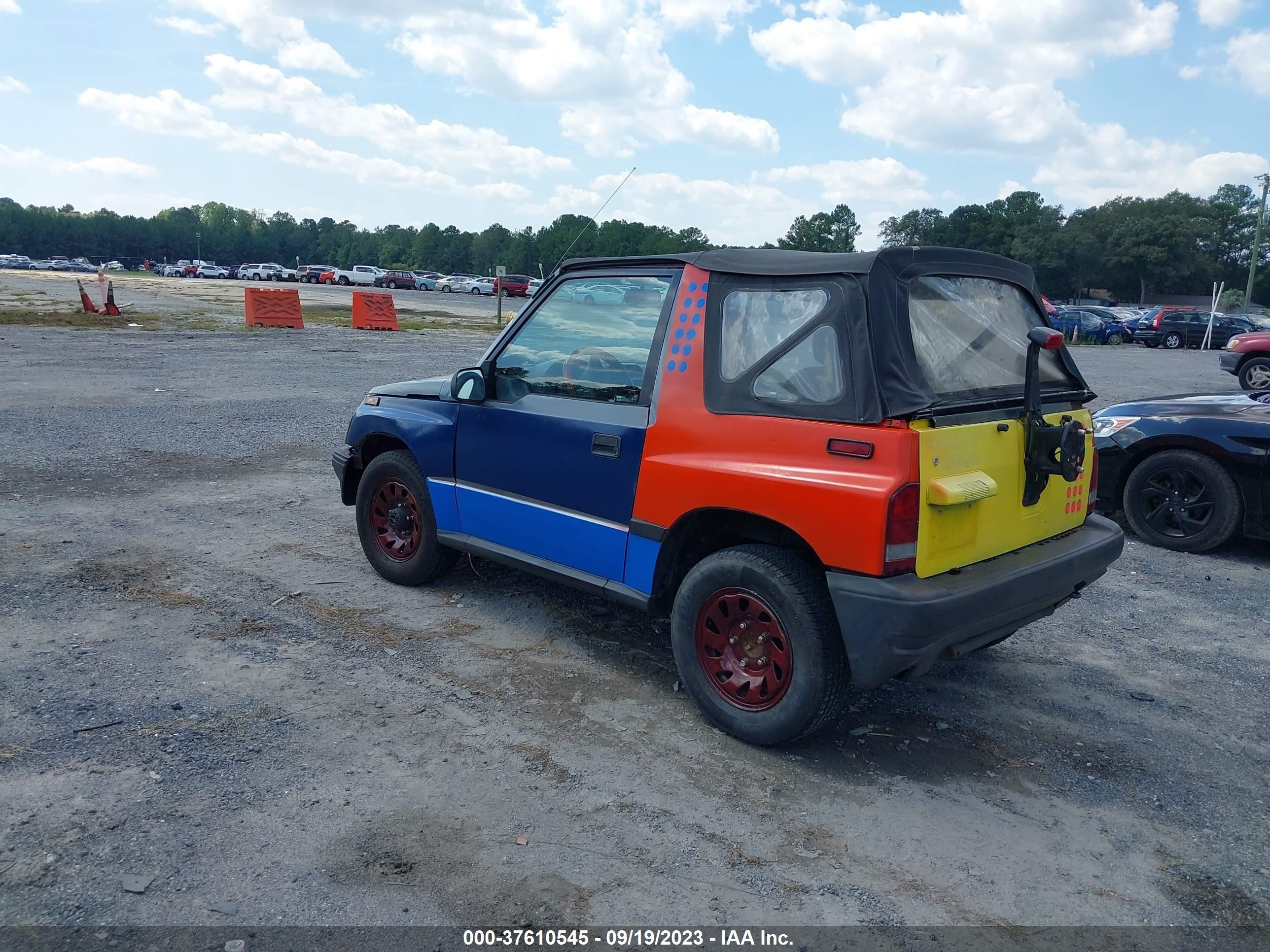 Photo 2 VIN: 2CNBJ1865T6926843 - GEO TRACKER 