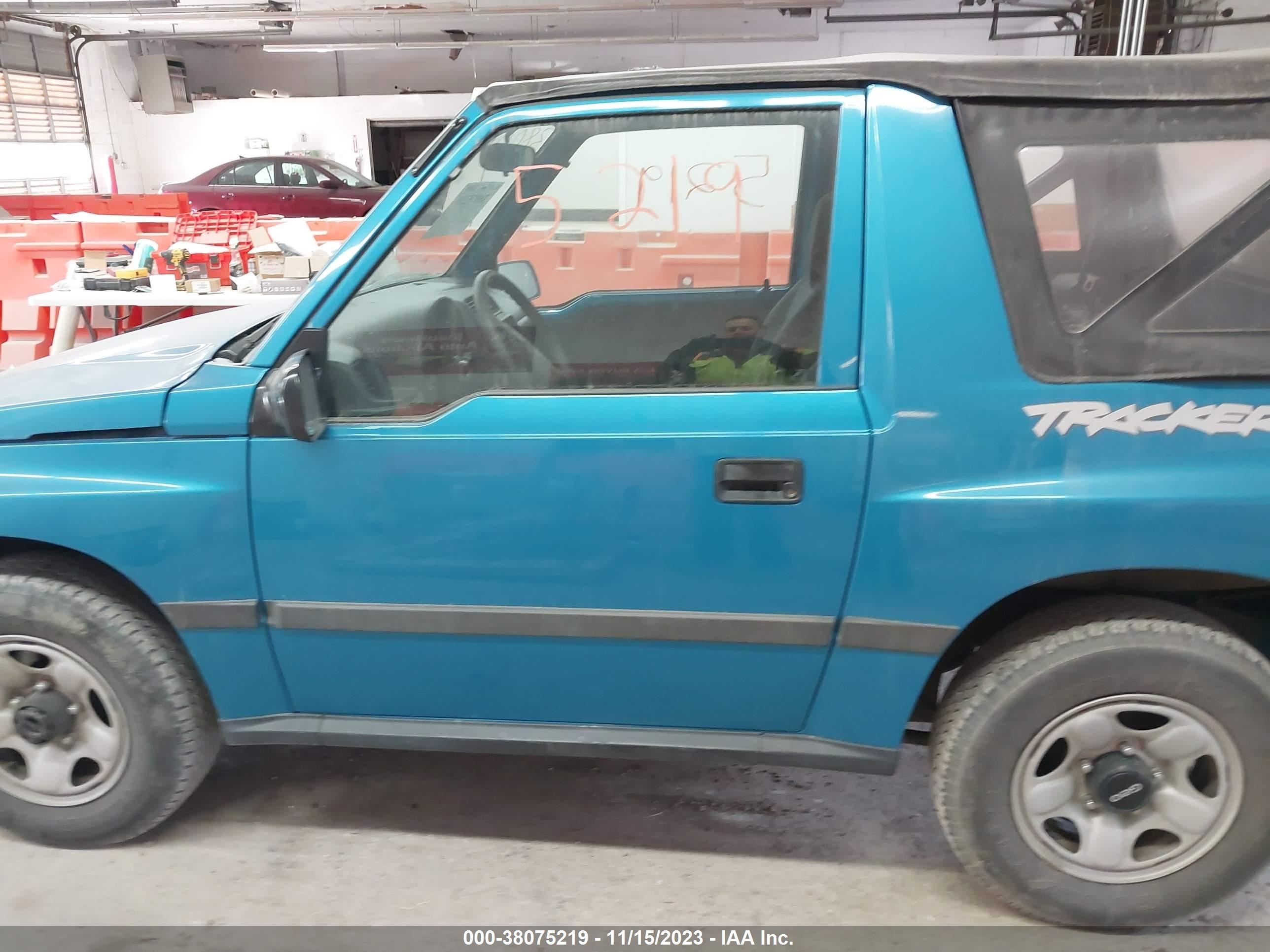 Photo 13 VIN: 2CNBJ1865V6904652 - GEO TRACKER 