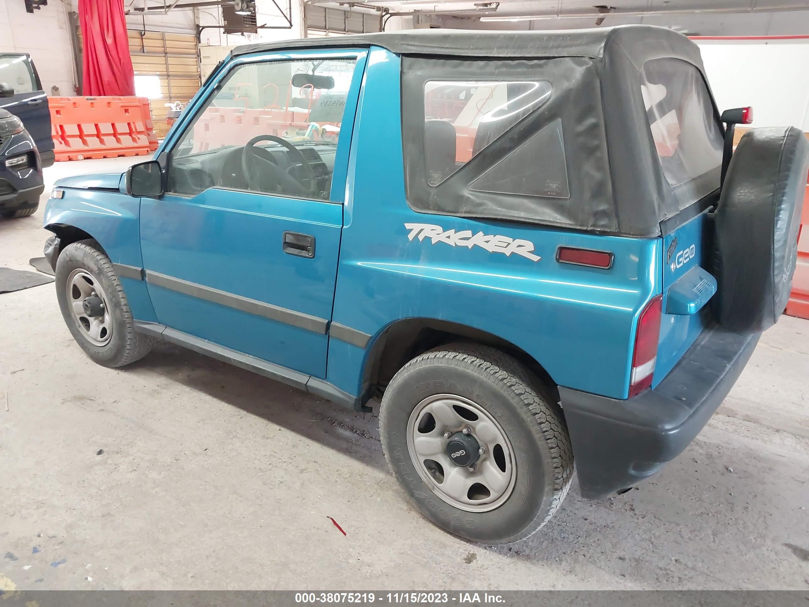 Photo 2 VIN: 2CNBJ1865V6904652 - GEO TRACKER 