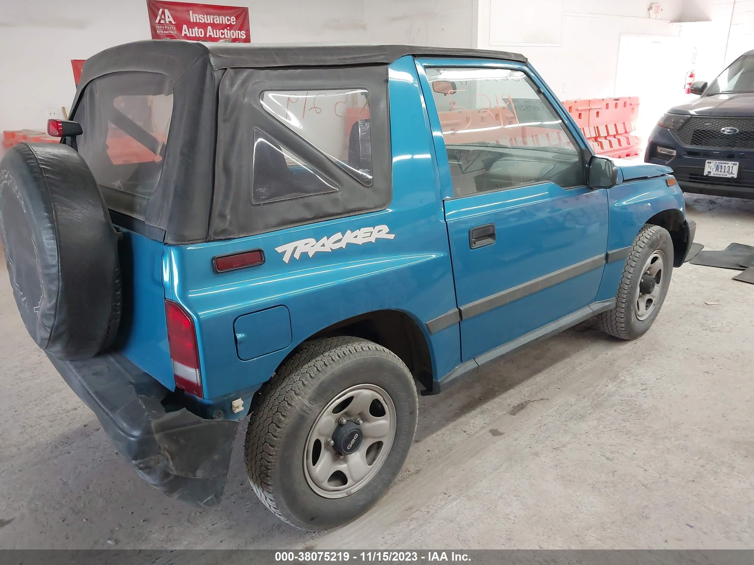 Photo 3 VIN: 2CNBJ1865V6904652 - GEO TRACKER 