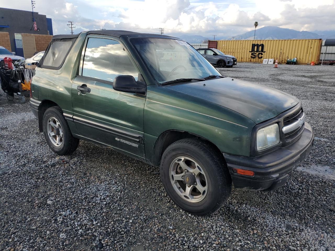 Photo 3 VIN: 2CNBJ18C4X6910242 - CHEVROLET TRACKER 