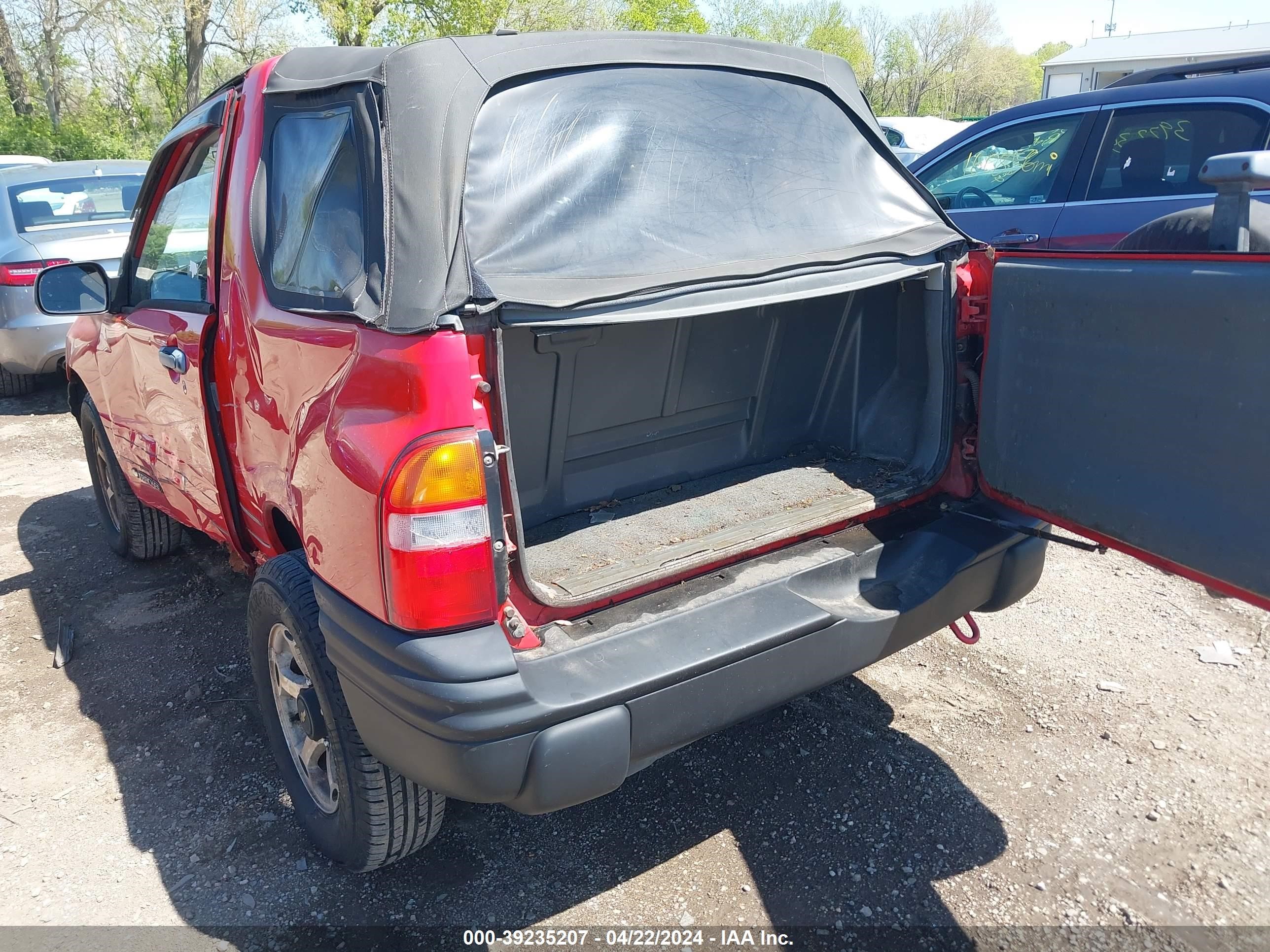 Photo 2 VIN: 2CNBJ18C6Y6903262 - CHEVROLET TRACKER 