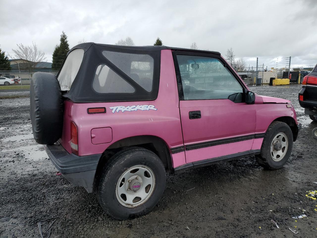 Photo 2 VIN: 2CNBJ18U8P6902668 - GEO TRACKER 