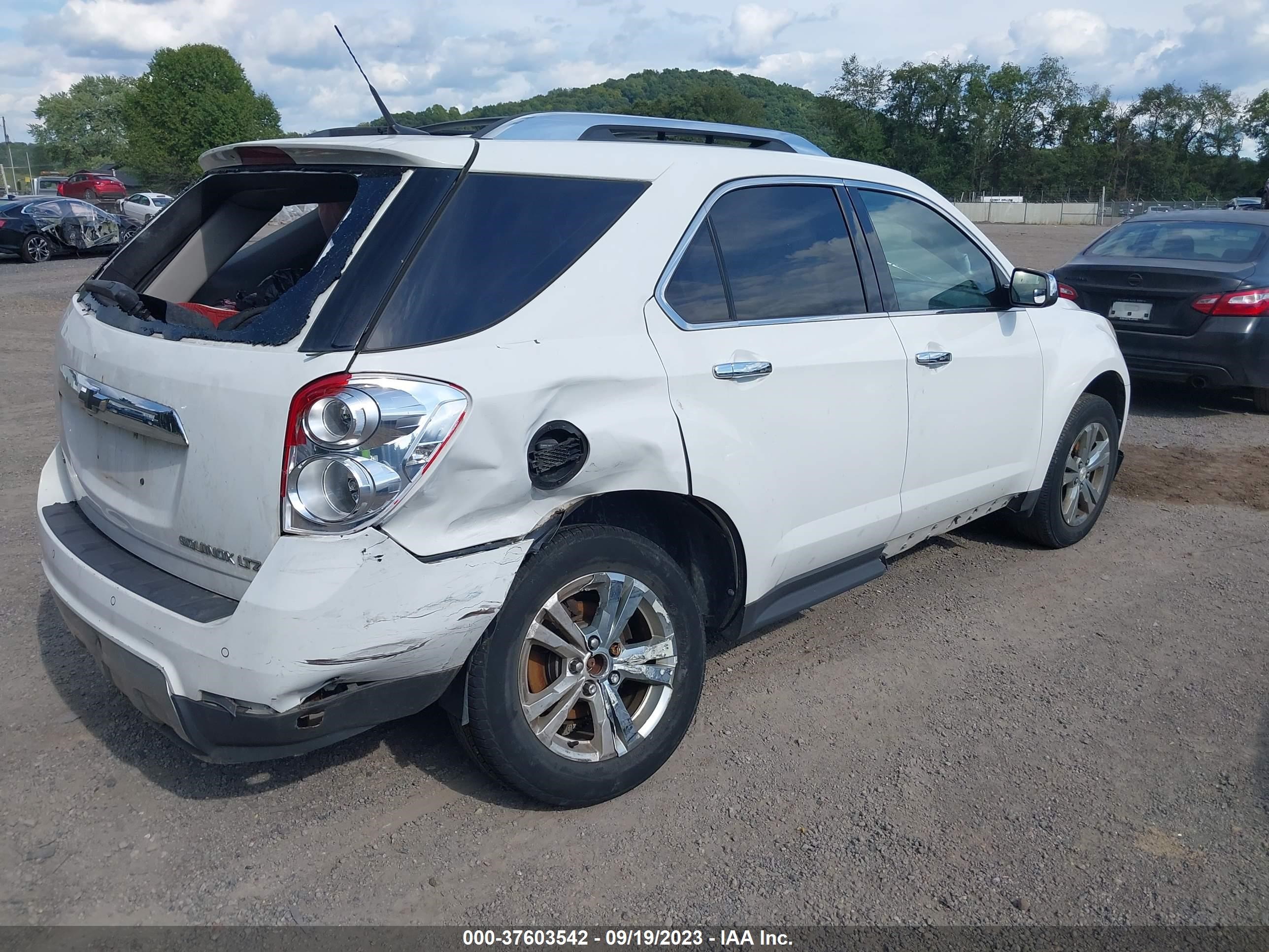 Photo 3 VIN: 2CNFLGEC5B6369472 - CHEVROLET EQUINOX 