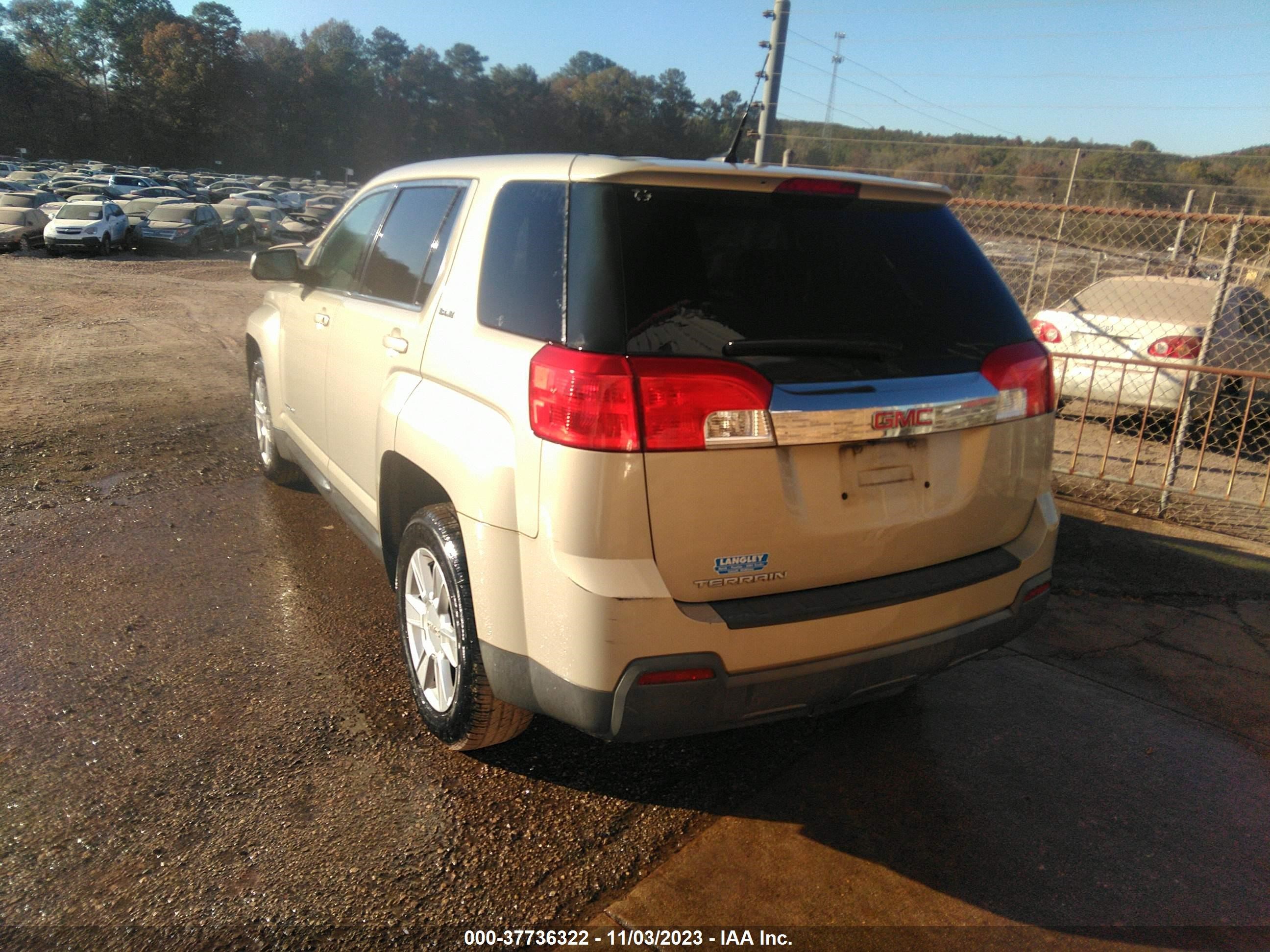 Photo 2 VIN: 2CTALBEW6A6358995 - GMC TERRAIN 