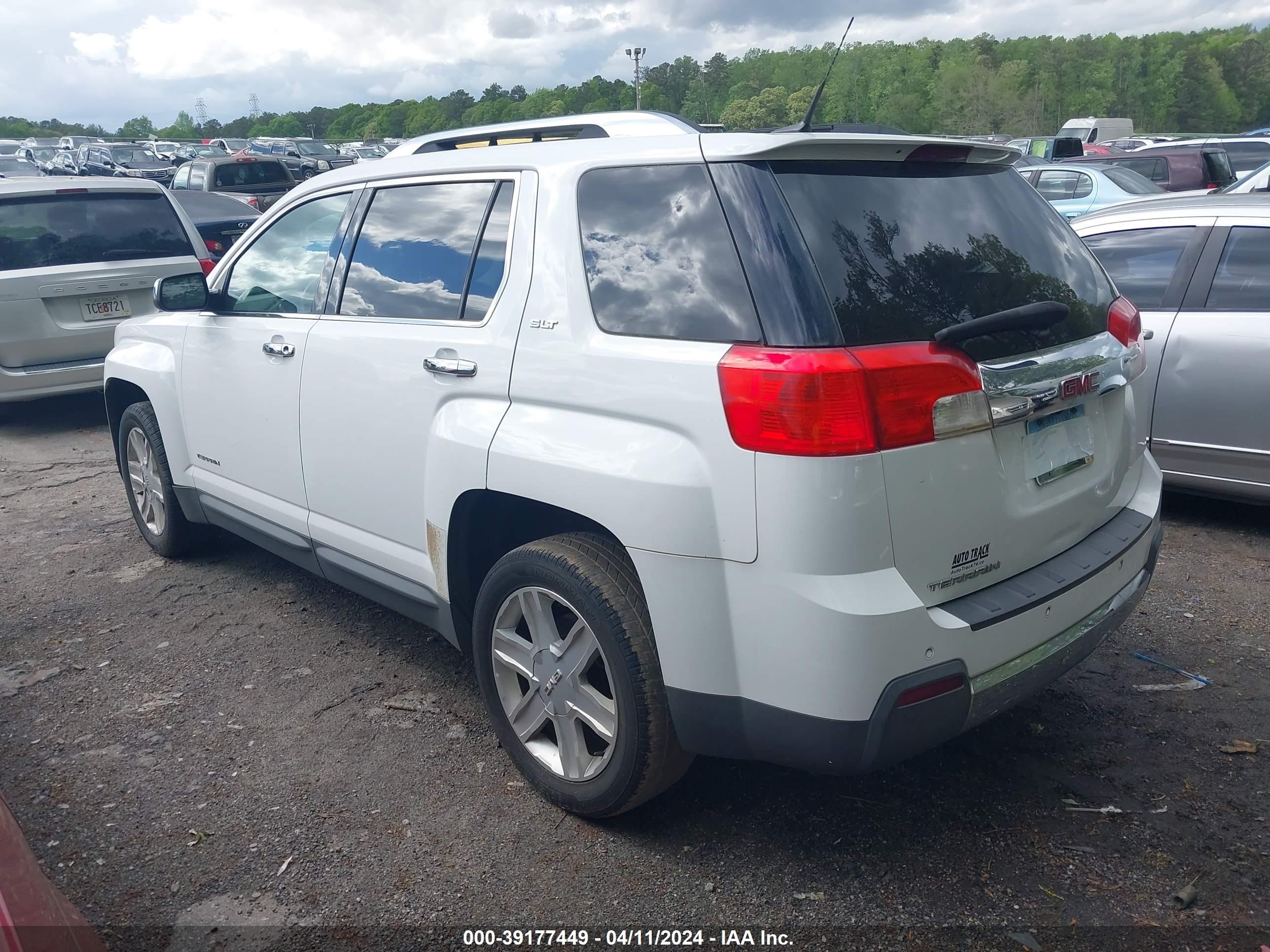 Photo 2 VIN: 2CTALHEW8A6308733 - GMC TERRAIN 