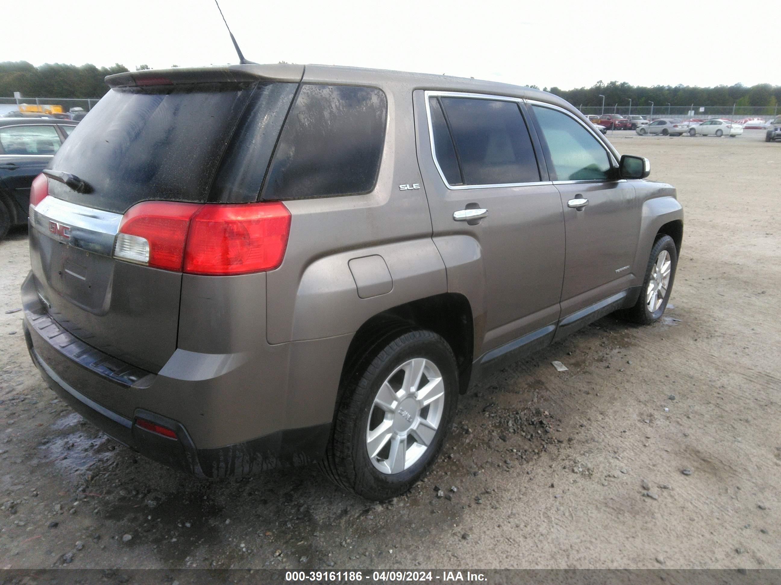 Photo 3 VIN: 2CTALMEC0B6383779 - GMC TERRAIN 