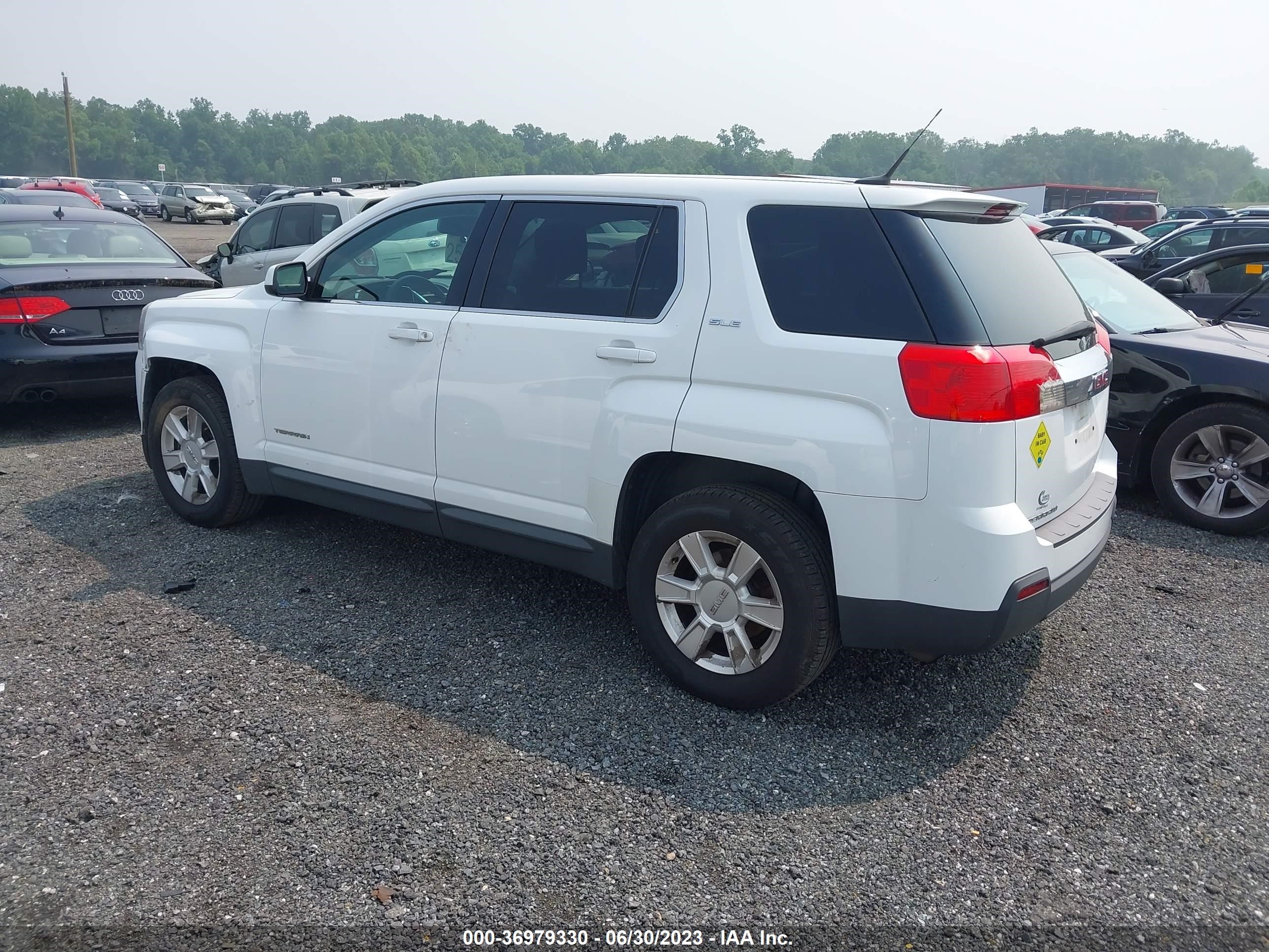 Photo 2 VIN: 2CTALMEC2B6477548 - GMC TERRAIN 