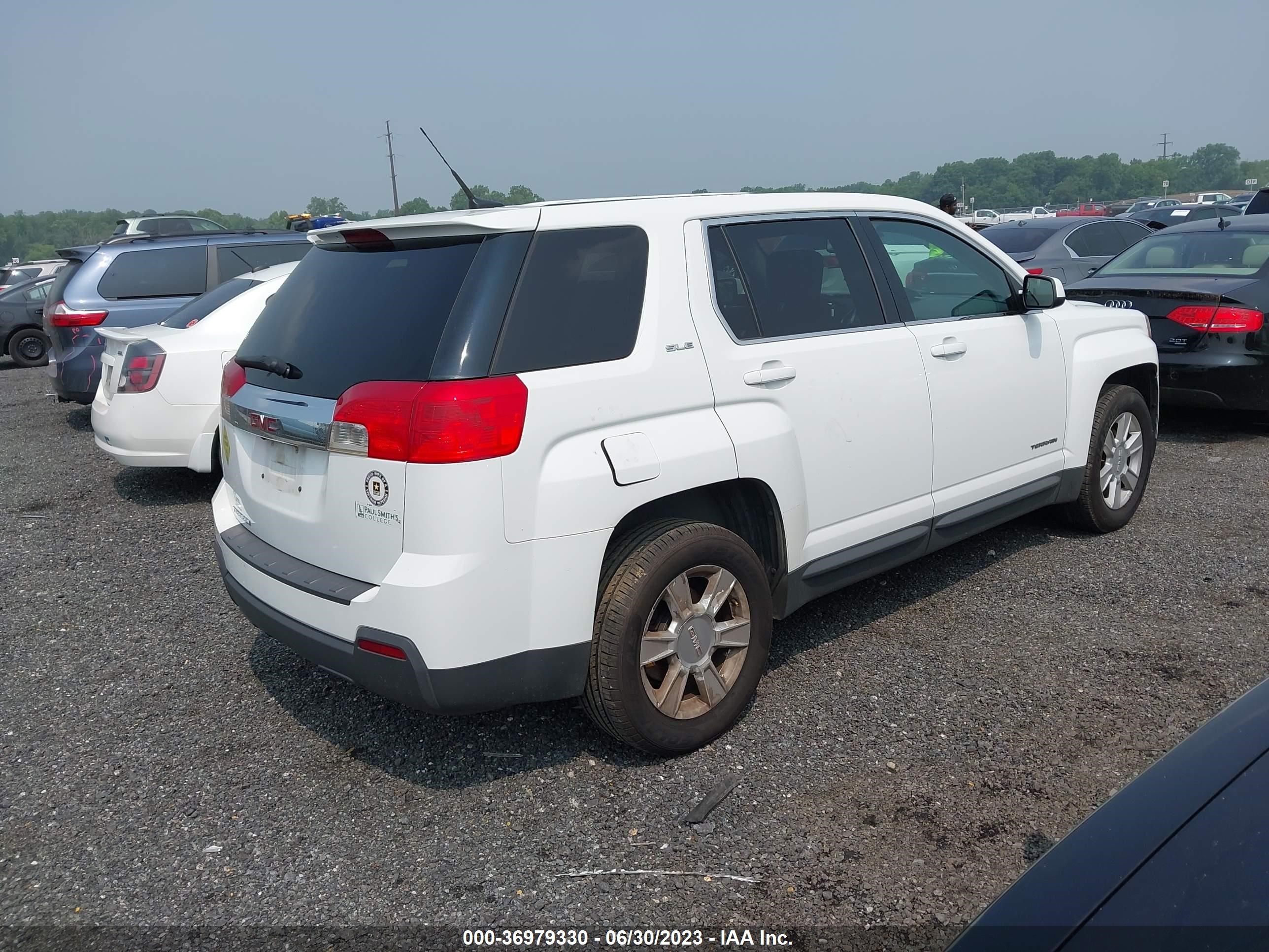 Photo 3 VIN: 2CTALMEC2B6477548 - GMC TERRAIN 