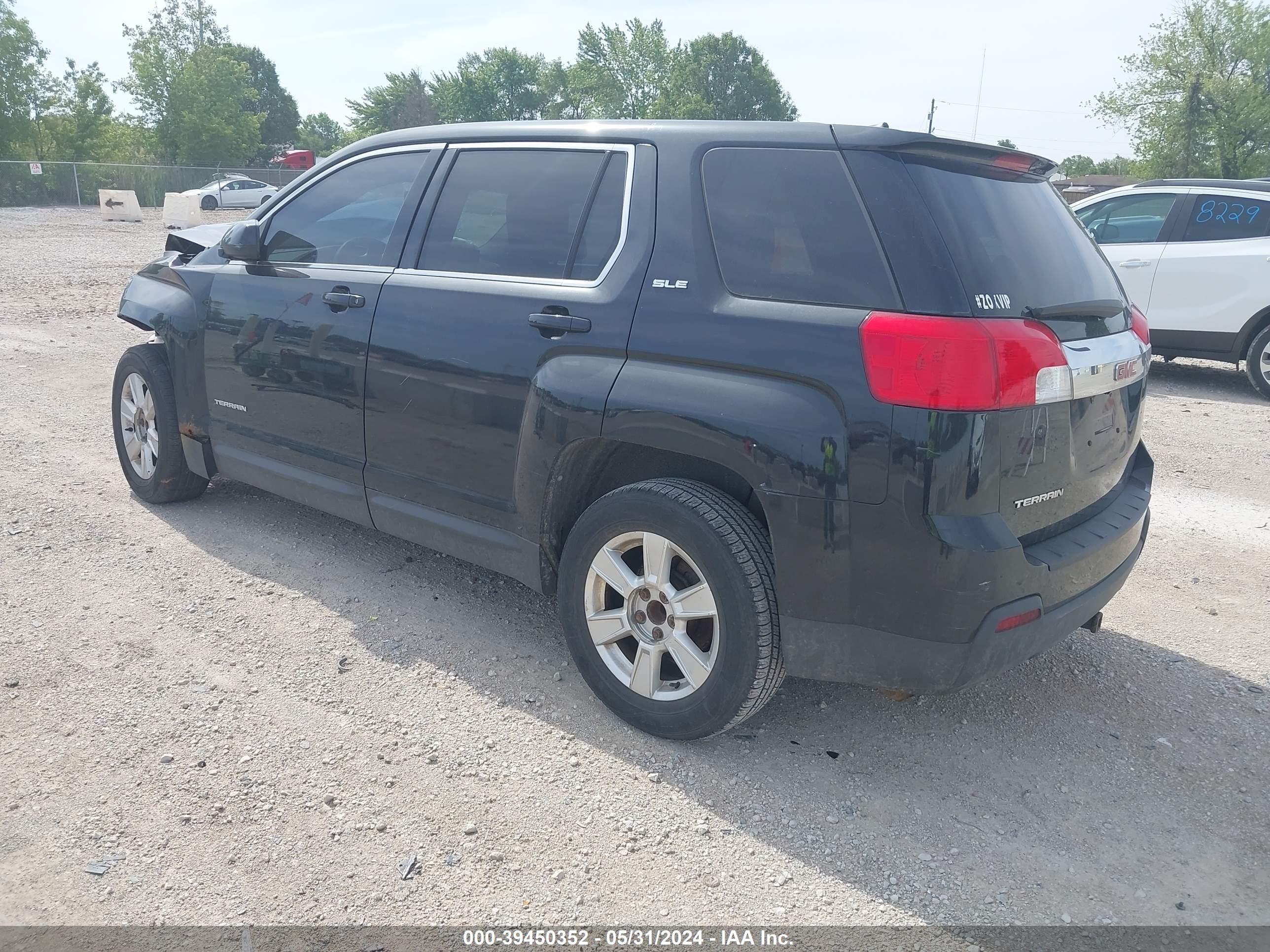 Photo 2 VIN: 2CTALMEC6B6219324 - GMC TERRAIN 