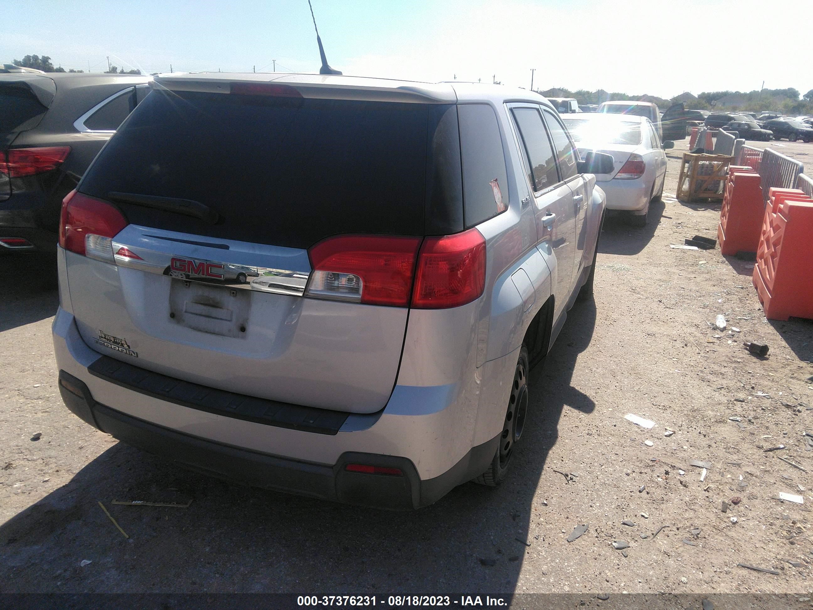 Photo 3 VIN: 2CTALMECXB6338980 - GMC TERRAIN 