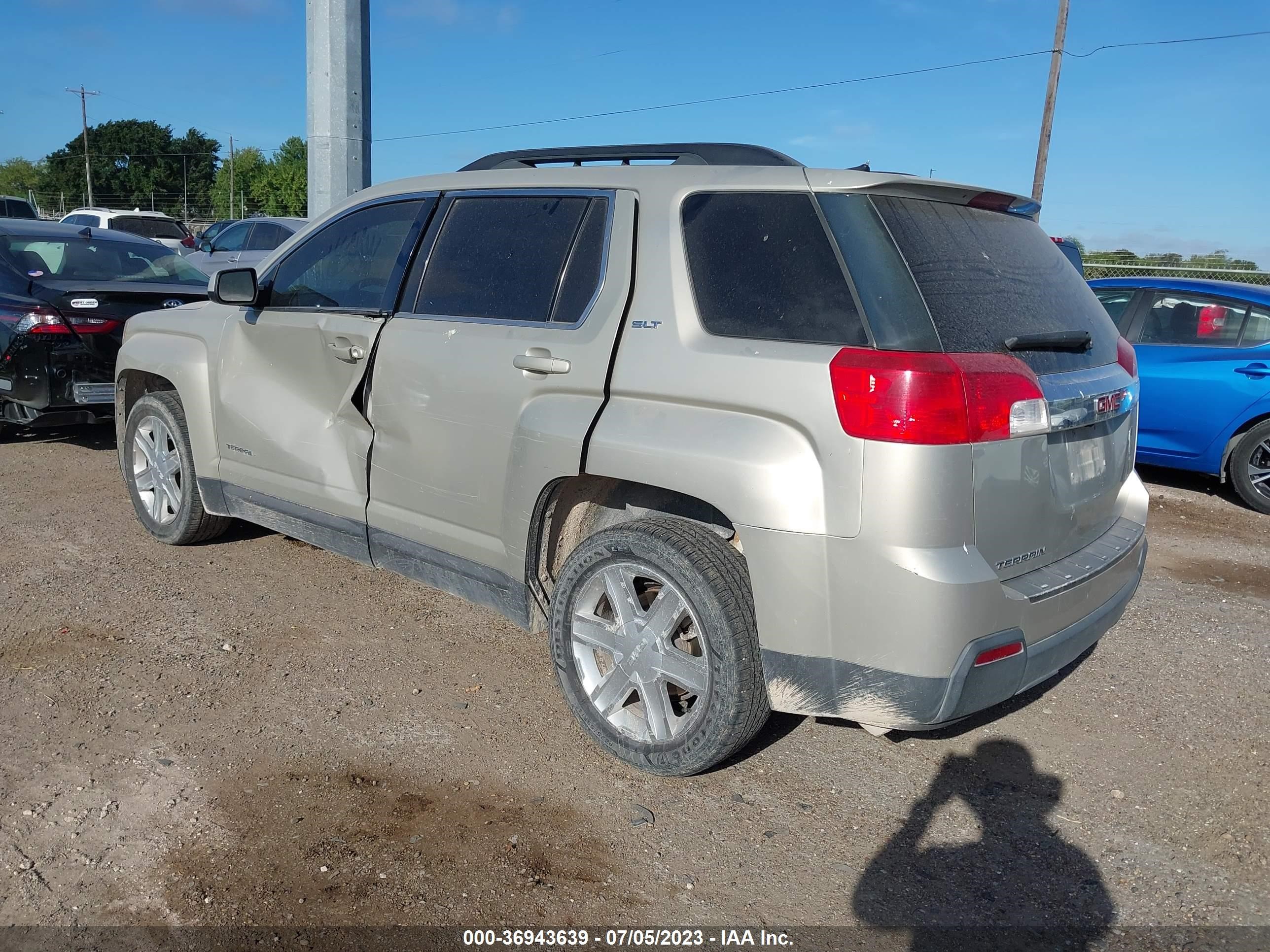 Photo 2 VIN: 2CTALUEC0B6273377 - GMC TERRAIN 