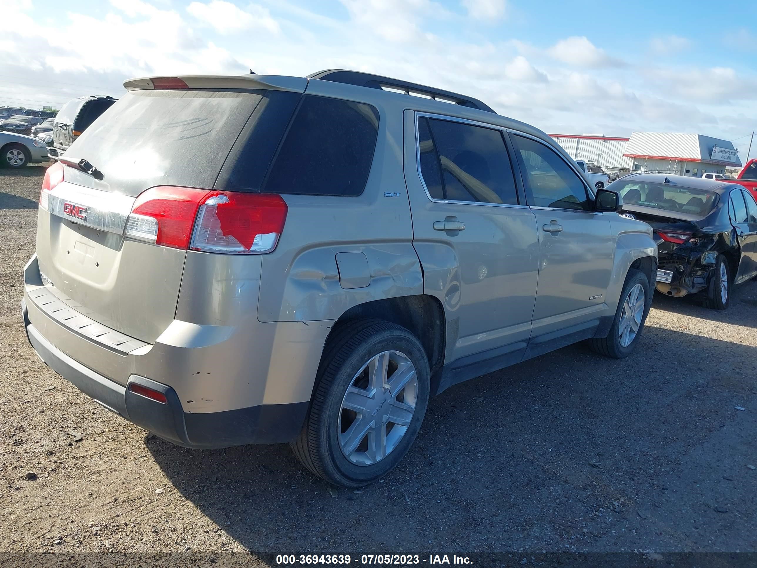 Photo 3 VIN: 2CTALUEC0B6273377 - GMC TERRAIN 