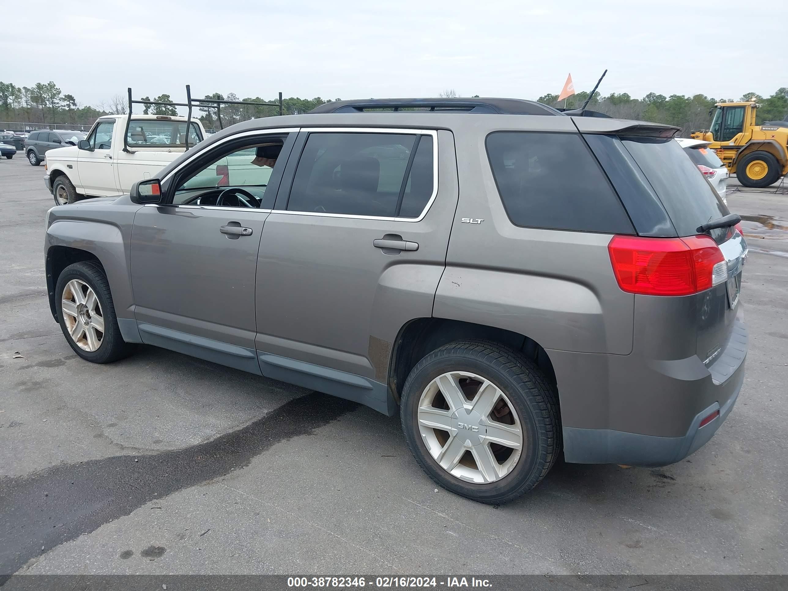 Photo 2 VIN: 2CTALUEC2B6211706 - GMC TERRAIN 