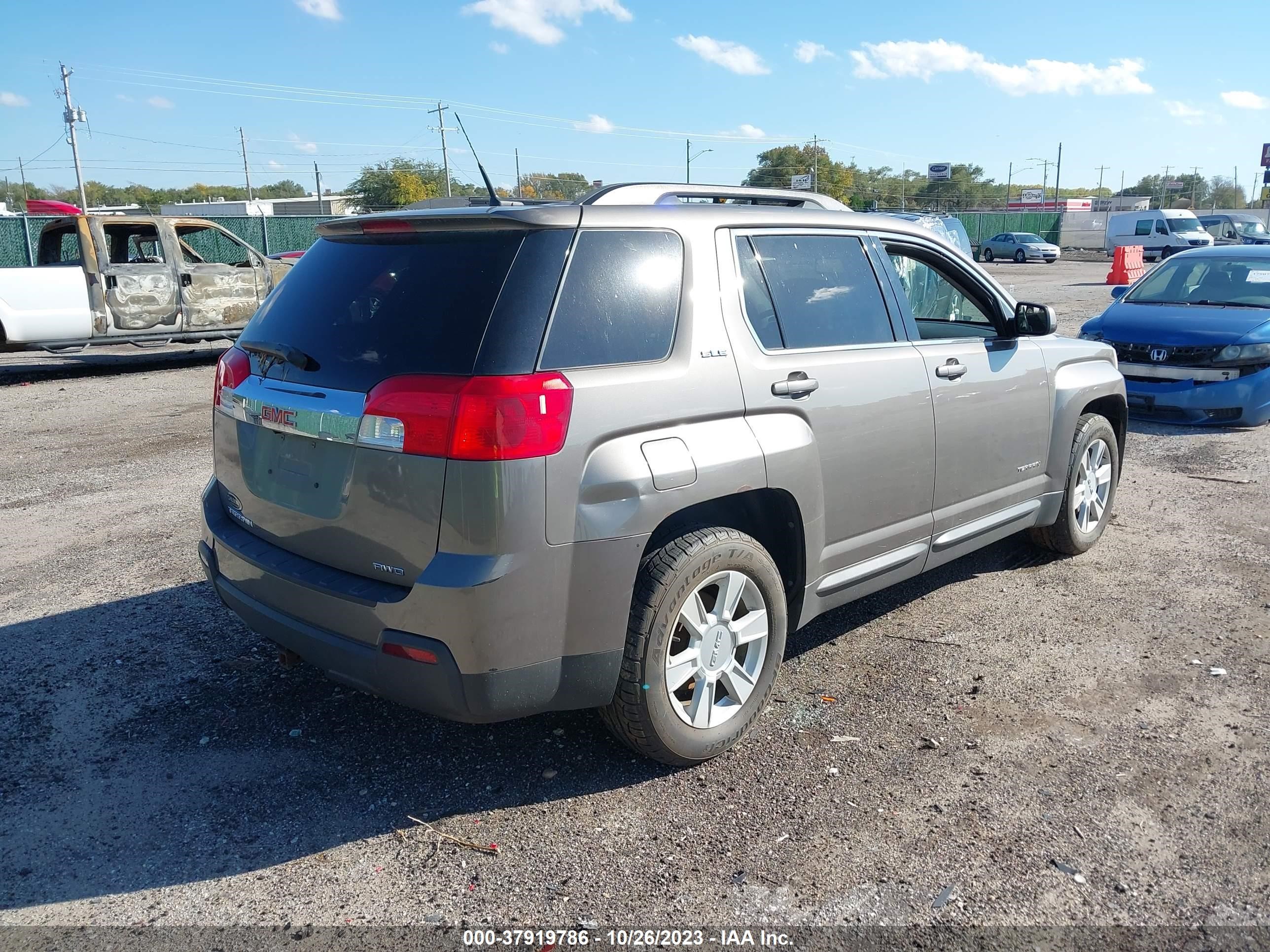 Photo 3 VIN: 2CTFLEEW7A6319890 - GMC TERRAIN 