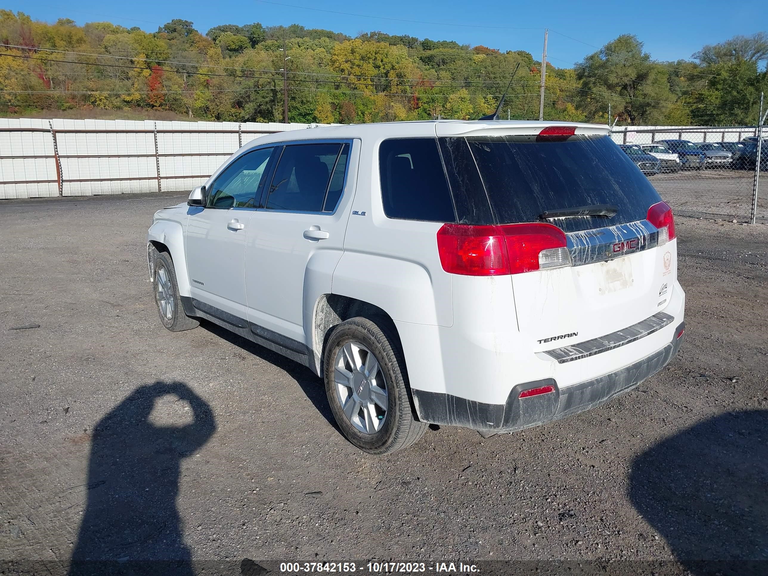 Photo 2 VIN: 2CTFLREC8B6473569 - GMC TERRAIN 