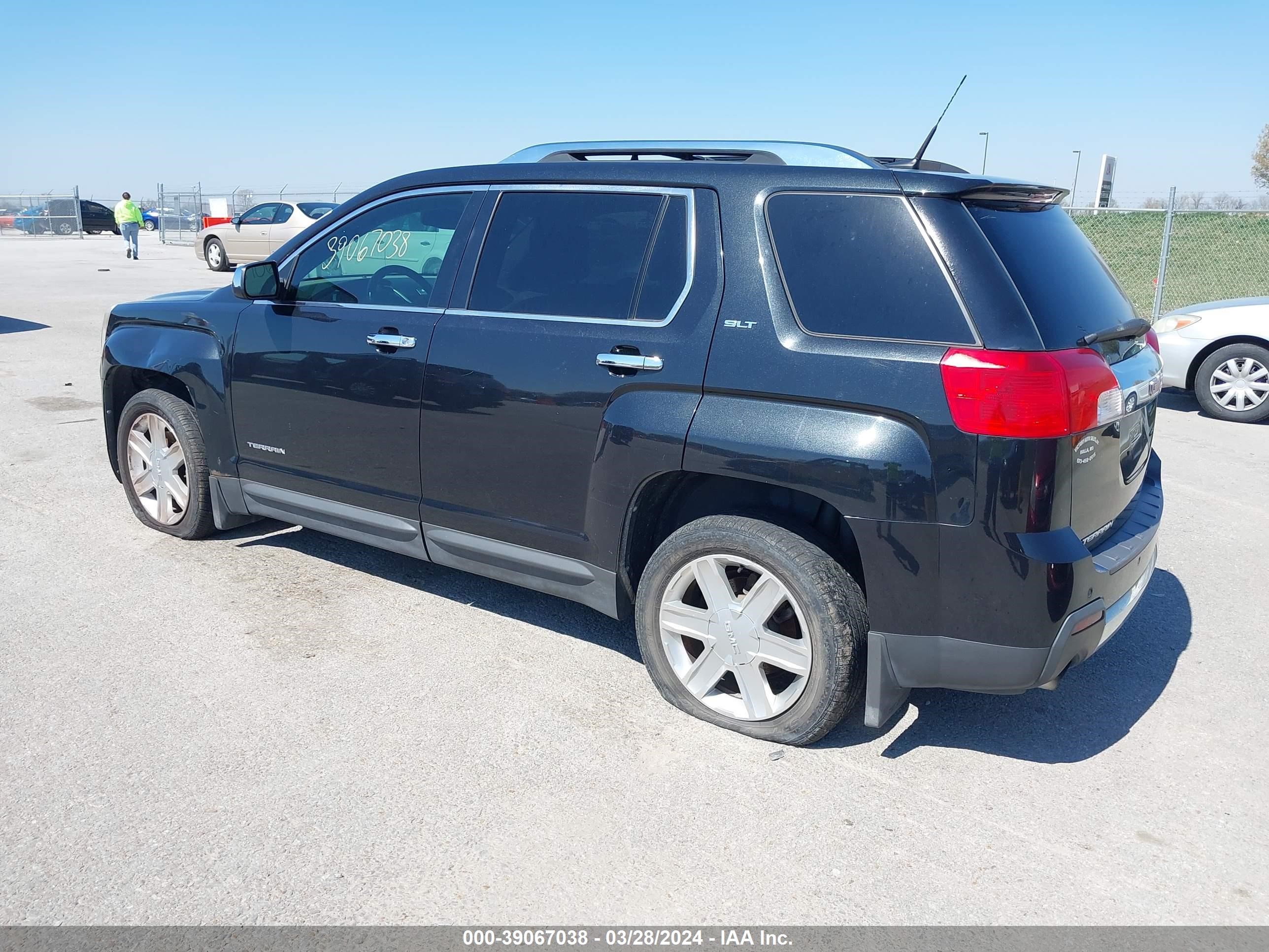 Photo 2 VIN: 2CTFLXE52B6274152 - GMC TERRAIN 