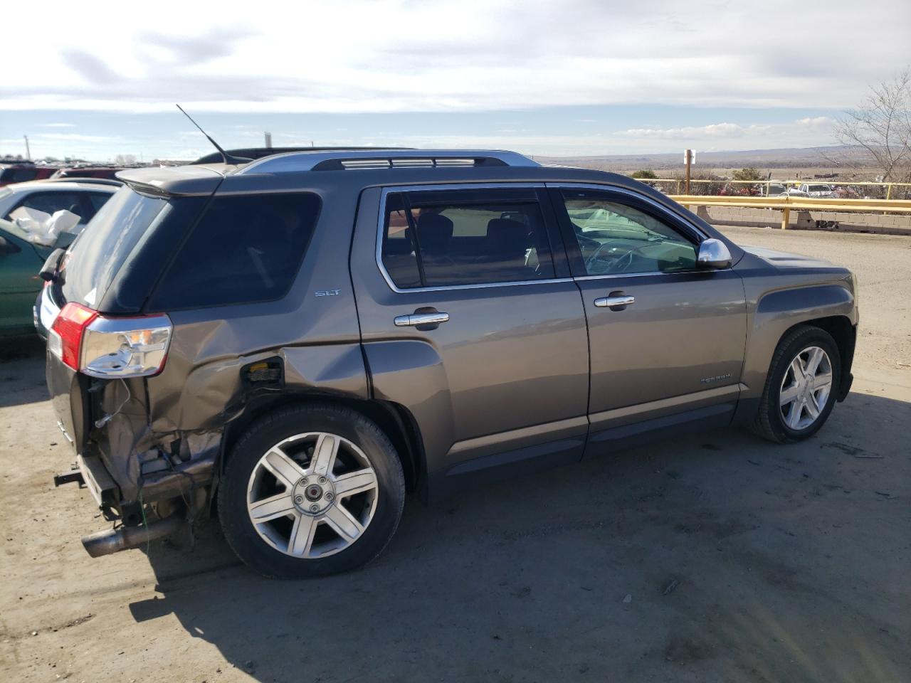 Photo 2 VIN: 2CTFLXE53B6393666 - GMC TERRAIN 